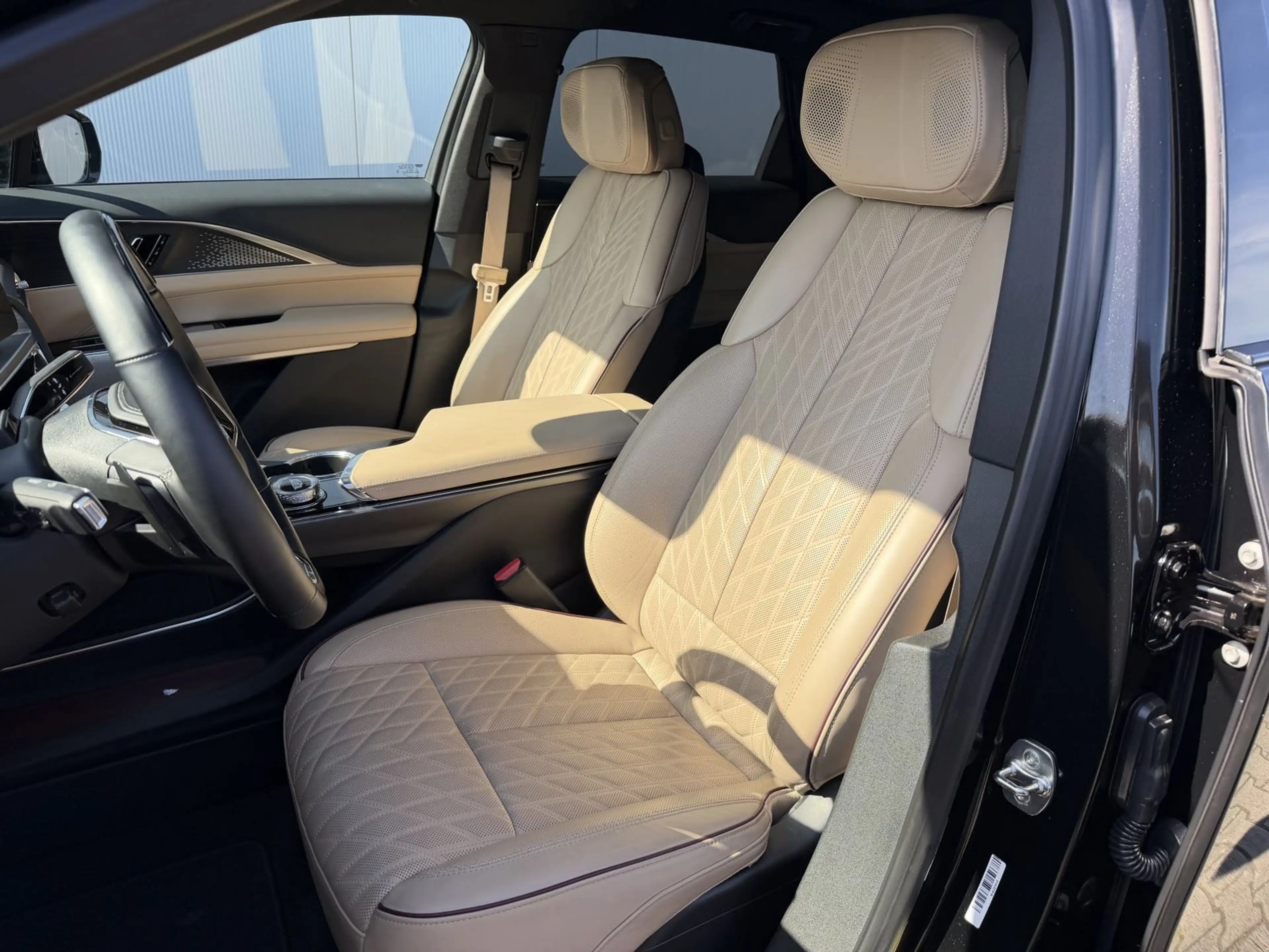 Cadillac Lyriq Luxury 600e AWD — photo 11