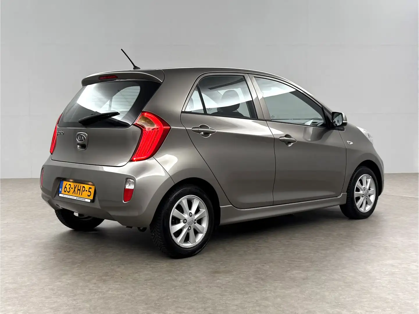 Kia Picanto 1.2 CVVT Plus Pack Airco Navigatie Bluetooth Elekt Grijs - 2