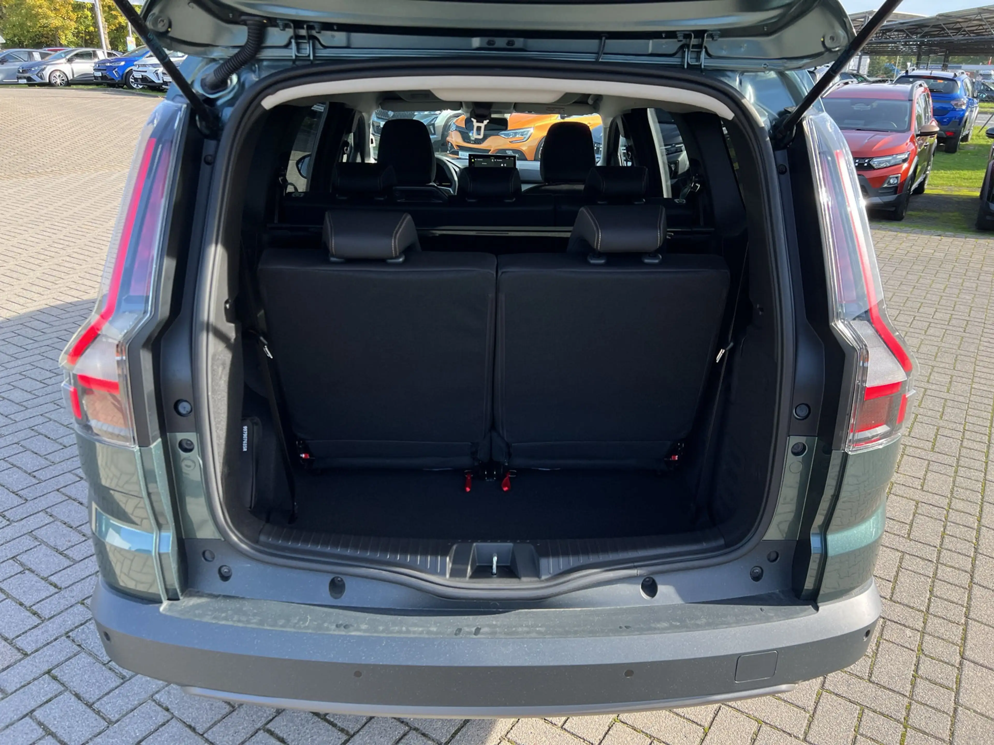 Dacia Jogger TCe 110 Extreme 7-S SHZ+LKHZ+RFK — photo 15