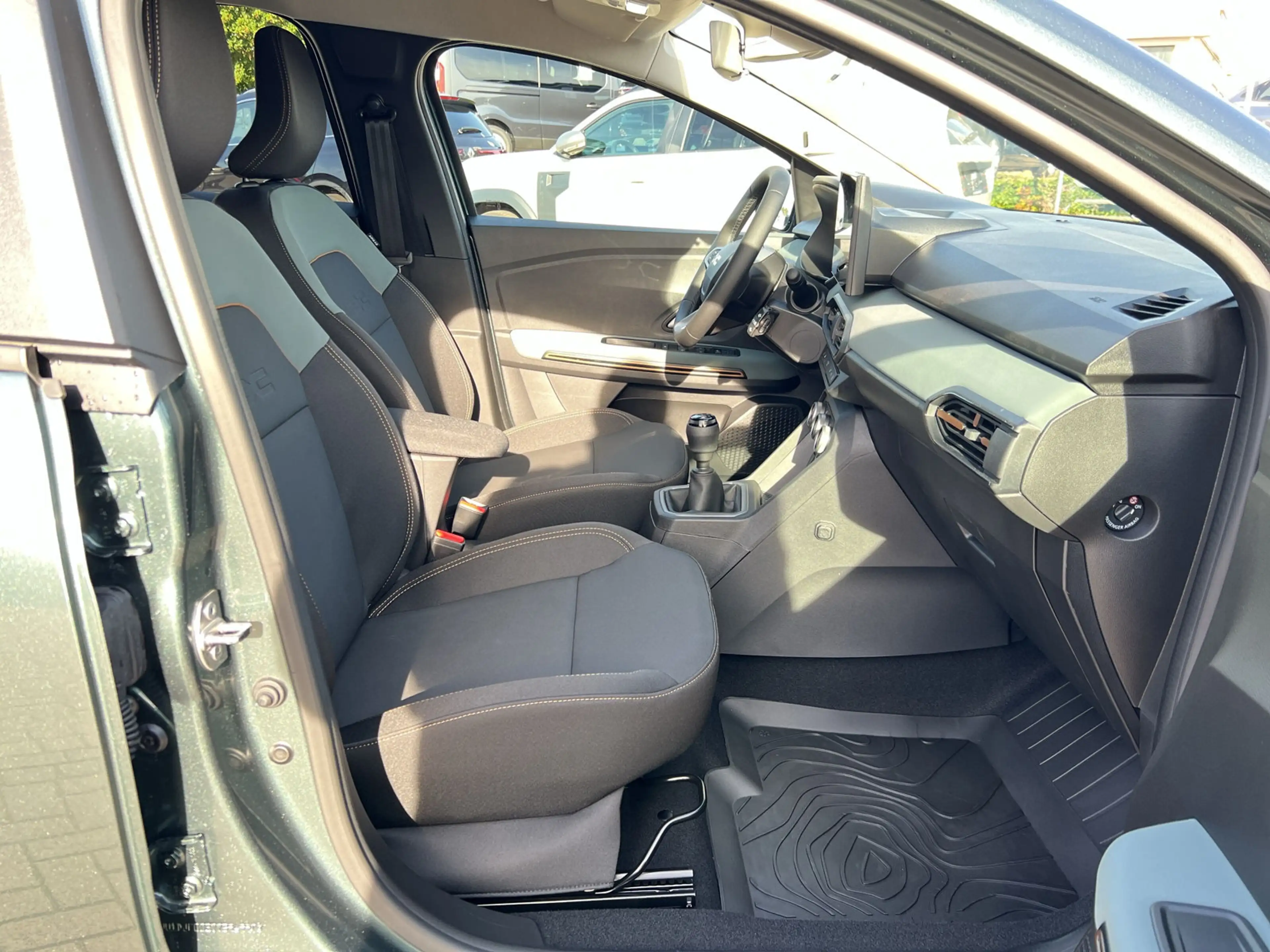Dacia Jogger TCe 110 Extreme 7-S SHZ+LKHZ+RFK — photo 9