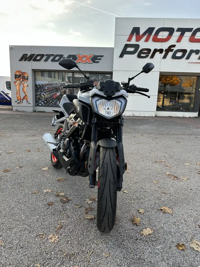 Yamaha MT-125 Grijs - 2