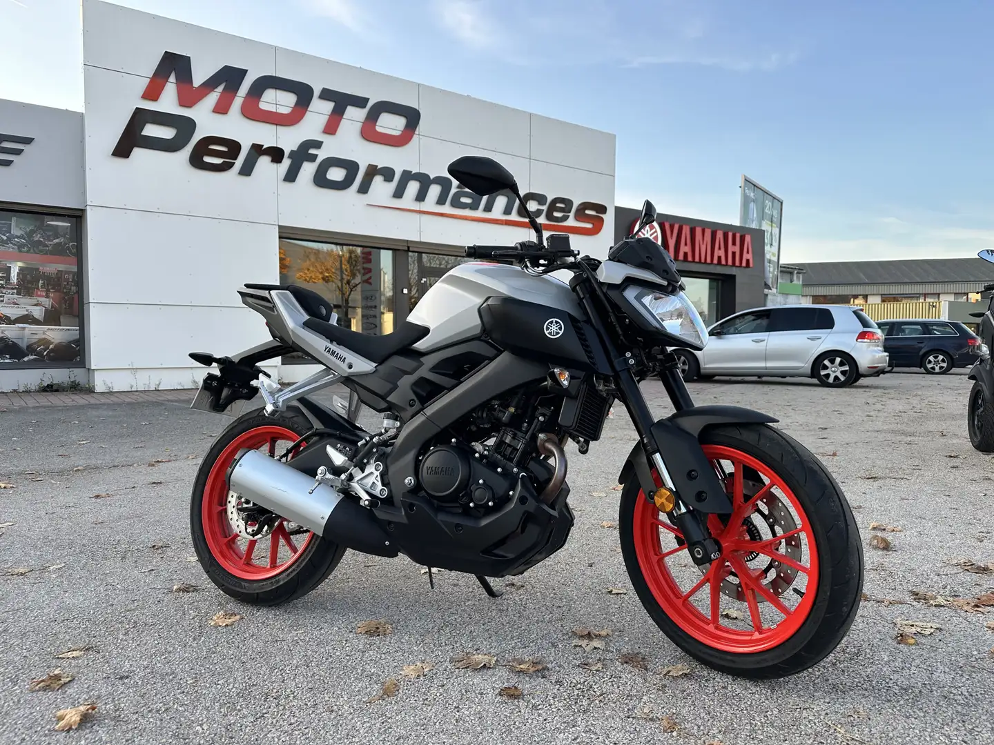Yamaha MT-125 Grijs - 1