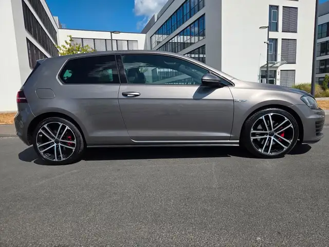 Volkswagen Golf view 6