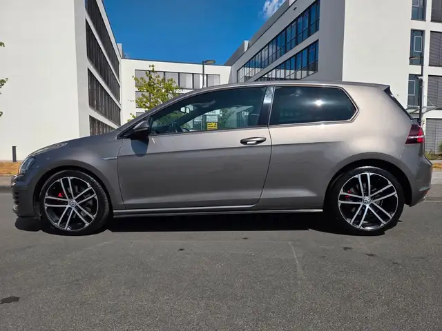 Volkswagen Golf view 5