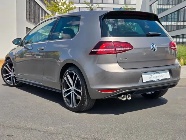 Volkswagen Golf view 4