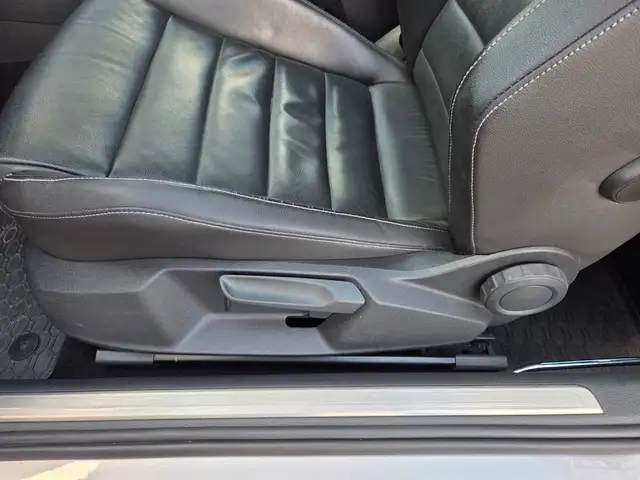 Volkswagen Golf view 12