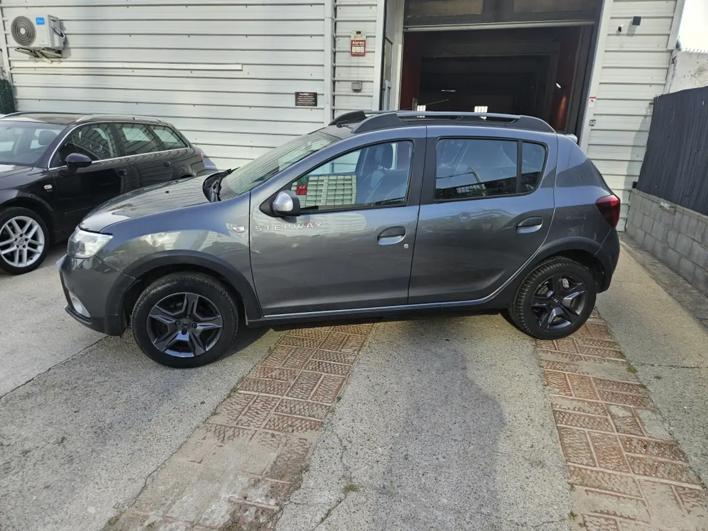 Dacia Sandero 0.9 TCE SL Trotamundos 66kW Gris - 2