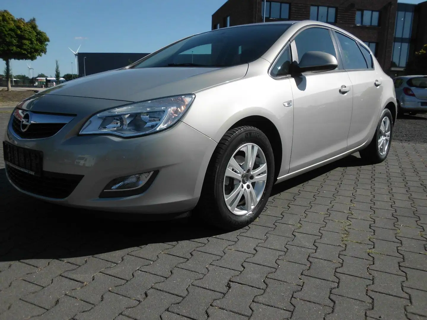 Opel Astra 1.6 Edition KLIMA ALU SITZHEIZUNG PDC Silber - 2