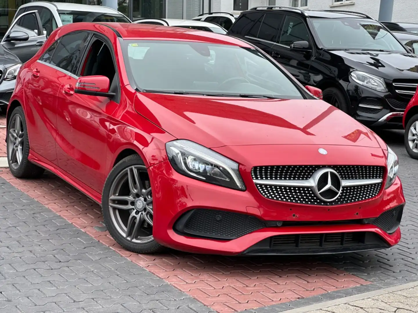 Mercedes-Benz A 200 A200d AMG 7G LED KAMERA  NAVI KEYLESS 199€/Monat Rouge - 2