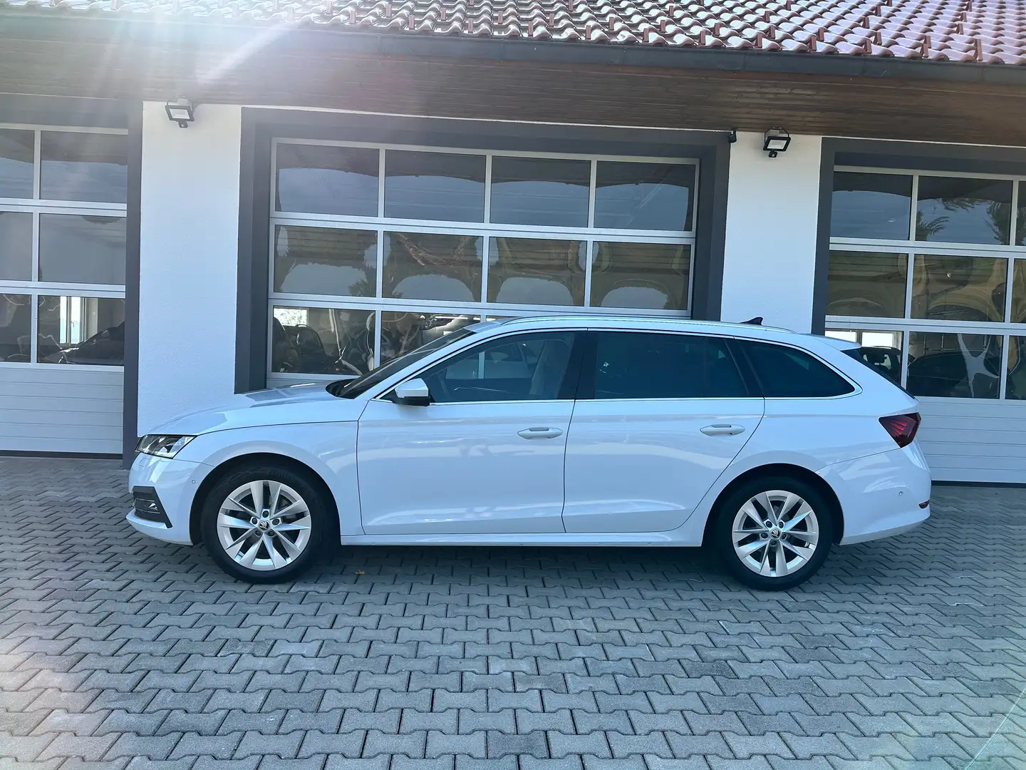 Skoda Octavia Style 2,0 TDI DSG *STANDHZ*WSS-HZ*DIGITAL*AHV*RFK* Weiß - 2