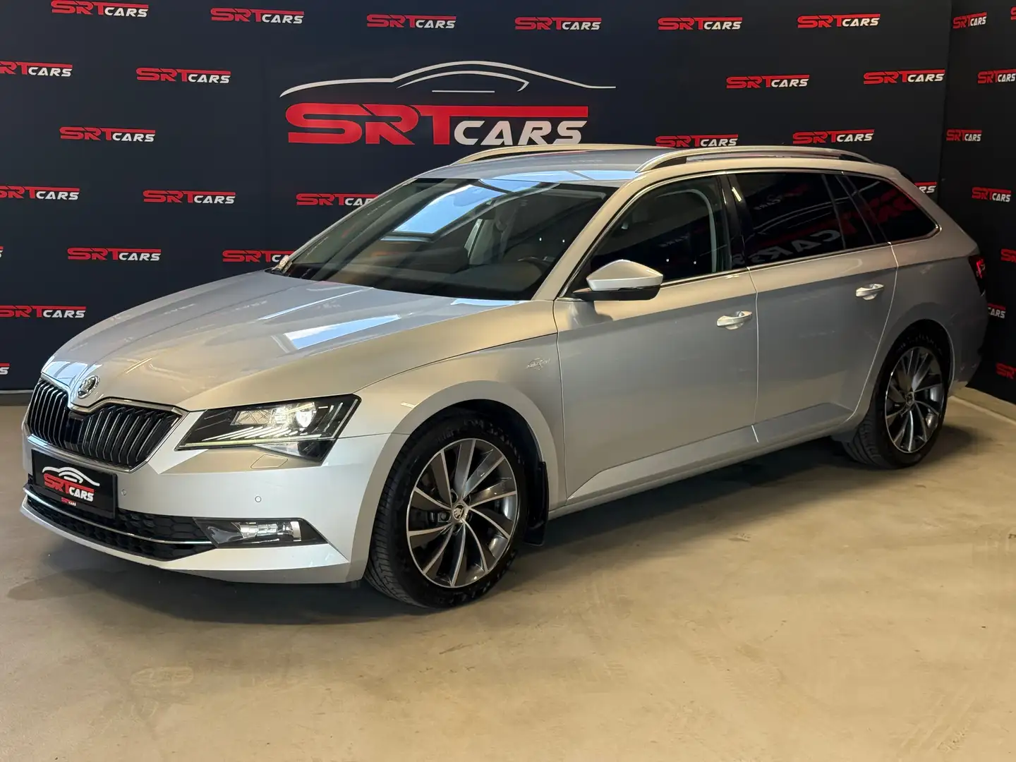 Skoda Superb 2.0 TDI Aut. L&K 4x4*Leder*Kamera*Navi*AHK*Keyless Grau - 1