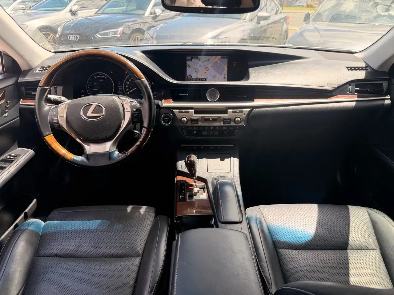 Lexus ES снимка Lexus ES
