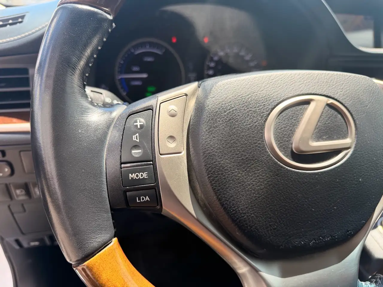 Lexus ES снимка Lexus ES
