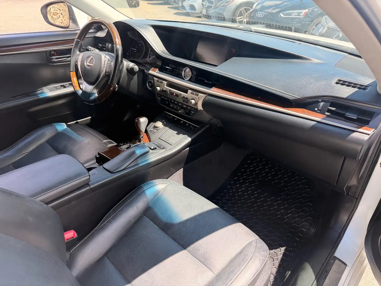 Lexus ES снимка Lexus ES