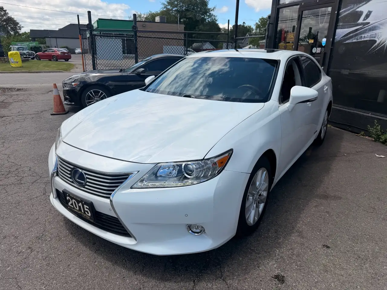 Lexus ES снимка Lexus ES