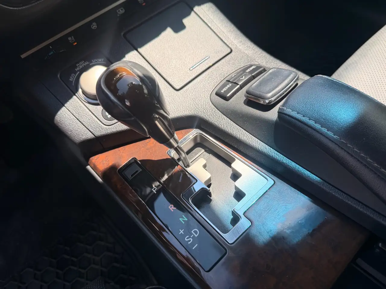 Lexus ES снимка Lexus ES