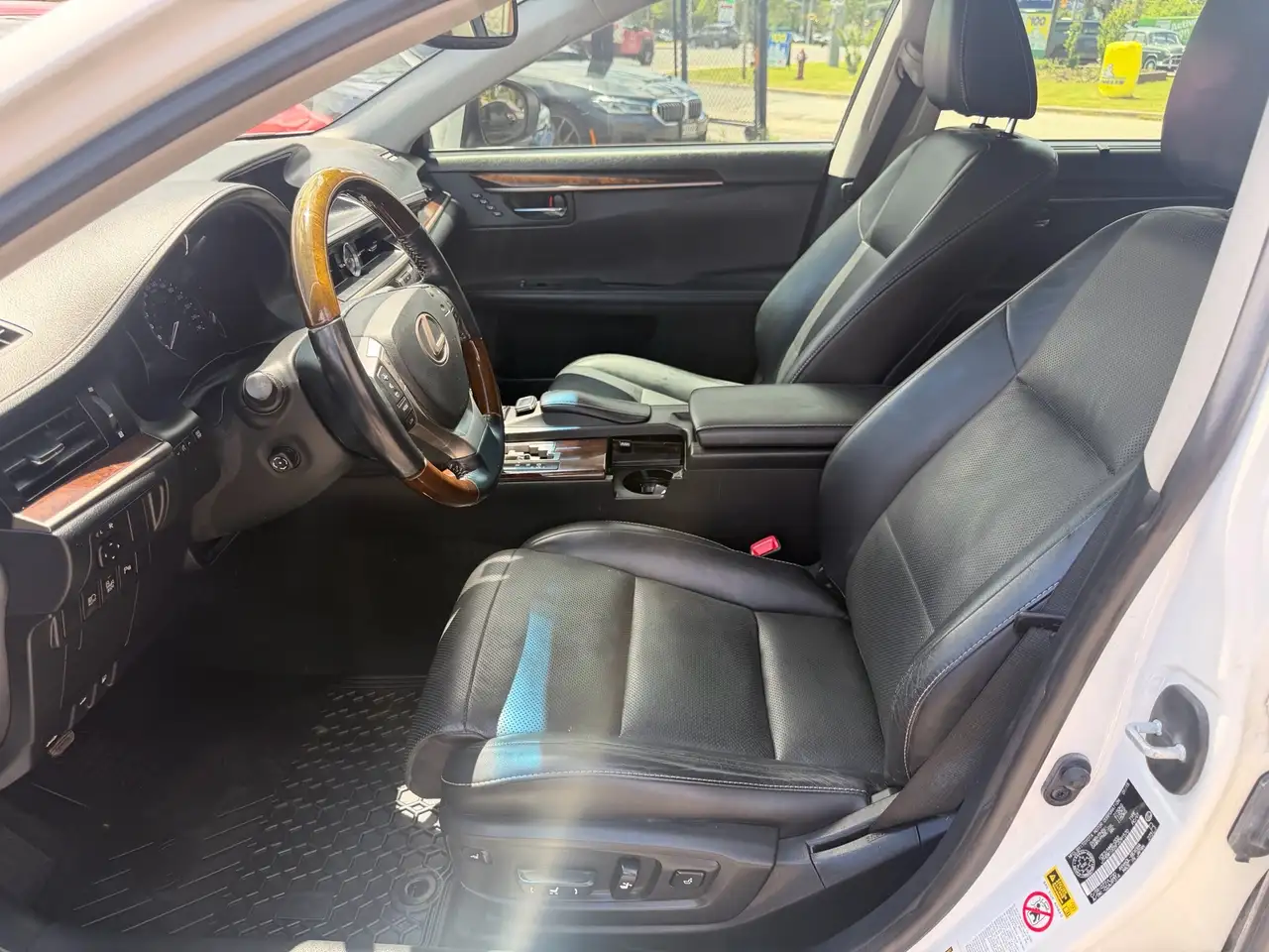 Lexus ES снимка Lexus ES
