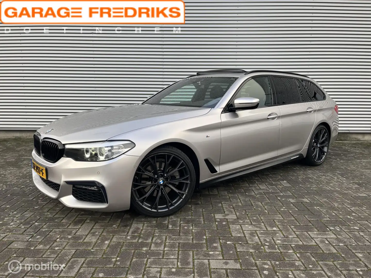 BMW 520 5-serie Touring 520i M-Sport | PANO | Trekhaak | O Gris - 1