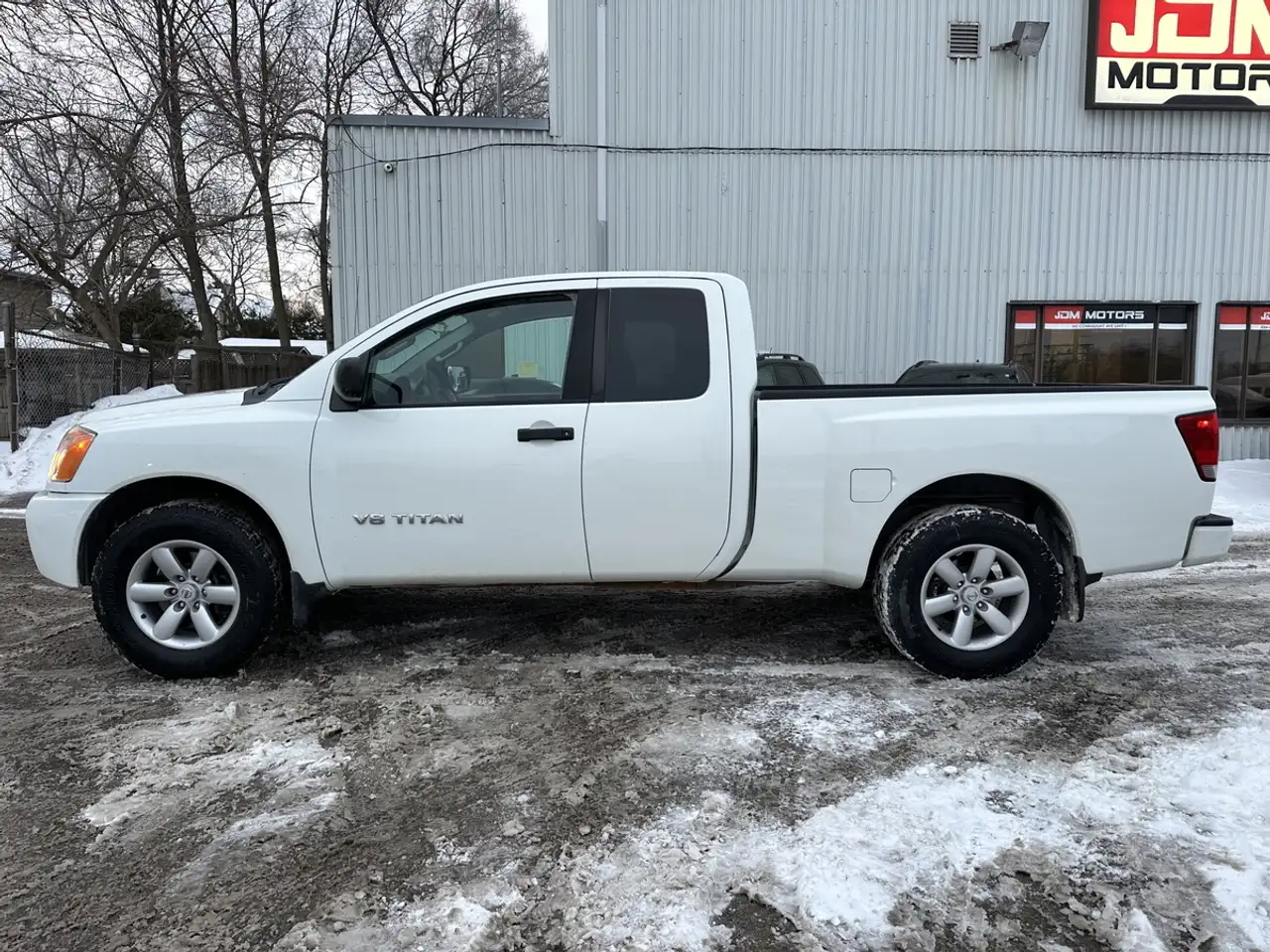 Nissan Titan photo Nissan Titan