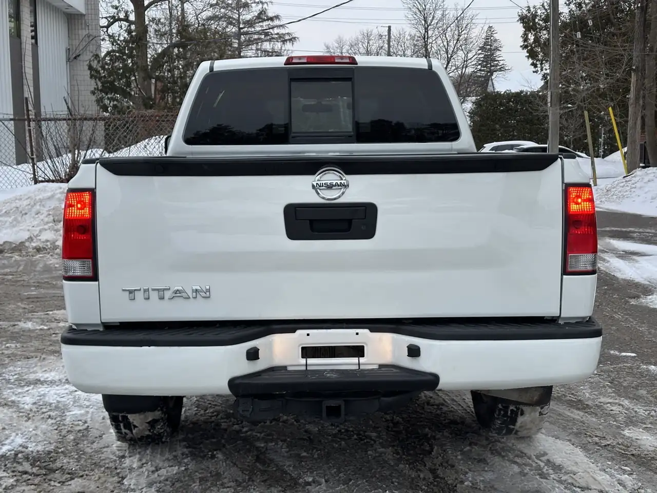 Nissan Titan photo Nissan Titan
