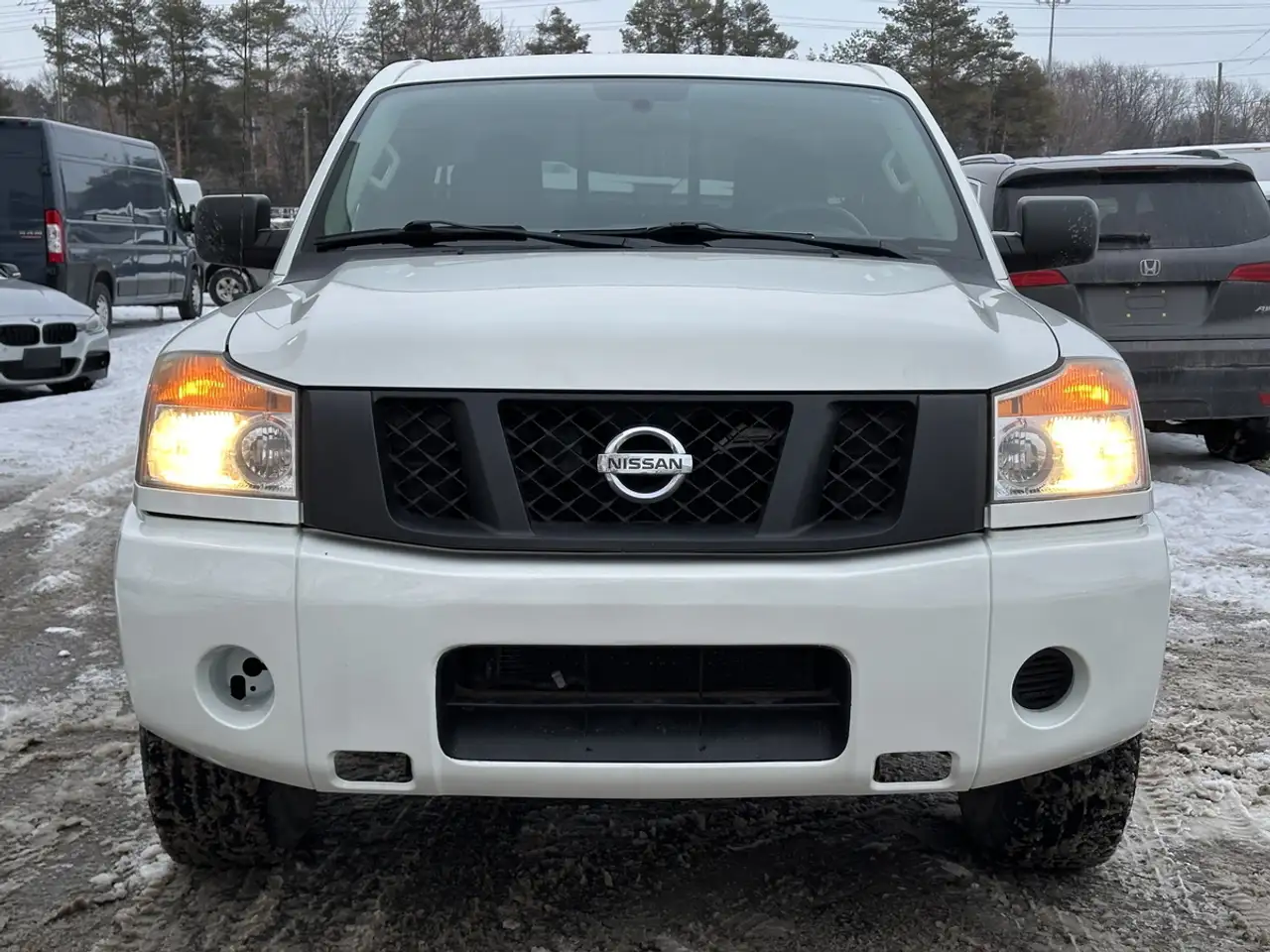 Nissan Titan photo Nissan Titan