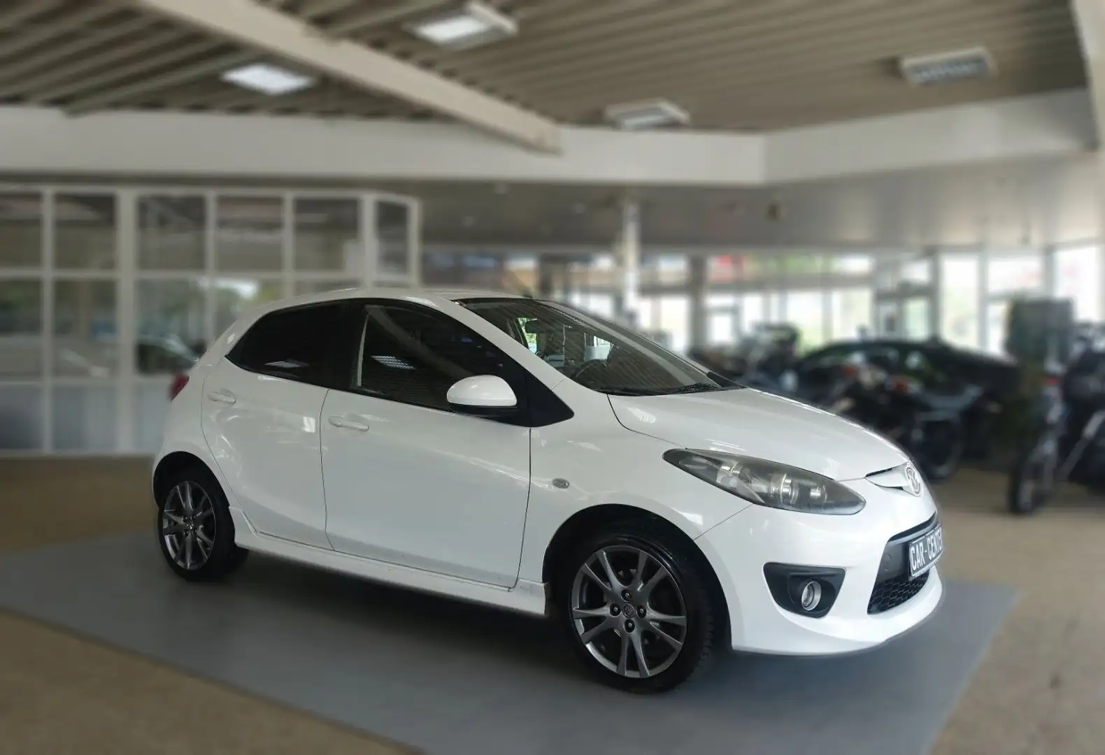 Mazda 2 Lim. 1.3 Dynamic Sport Weiß - 2