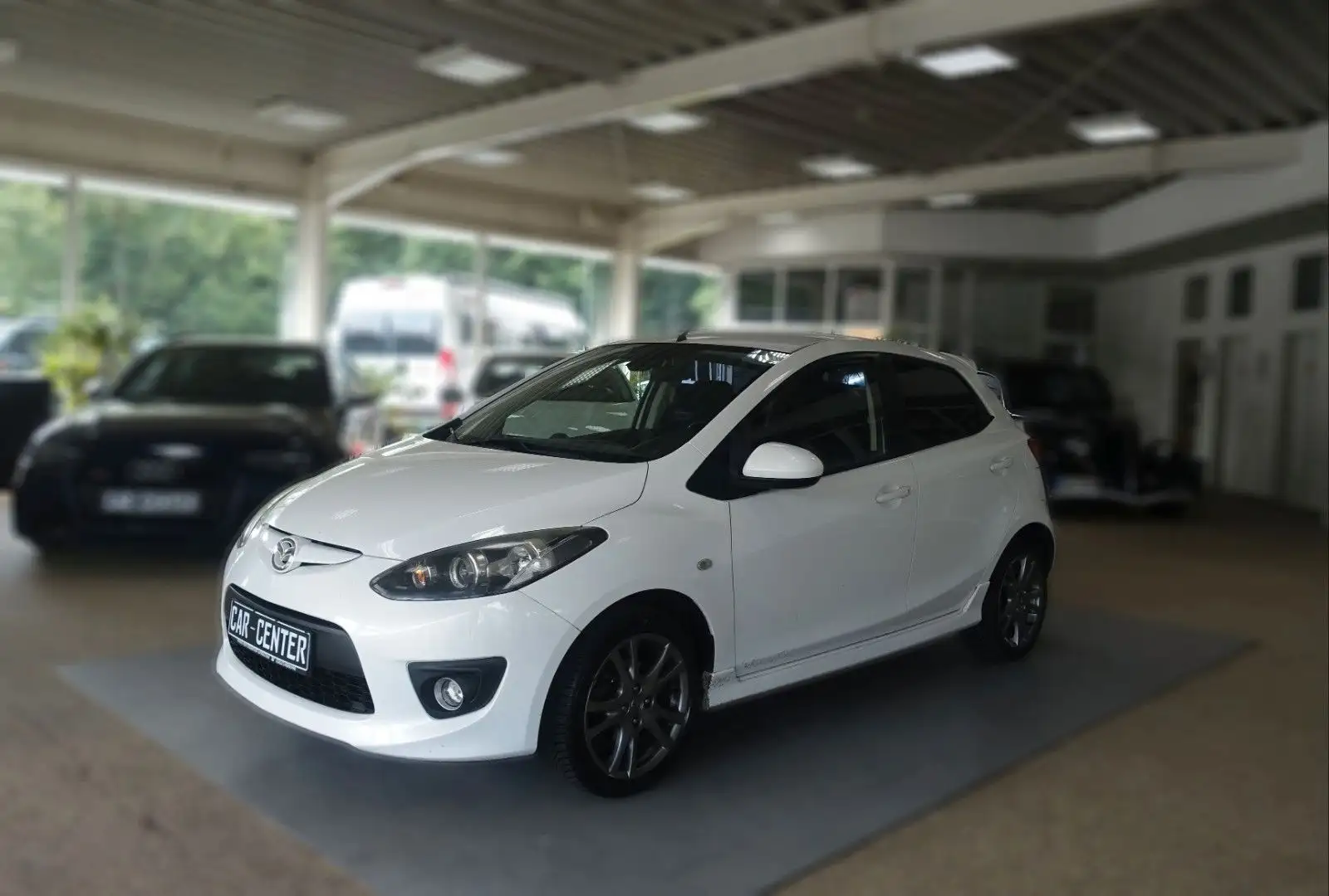 Mazda 2 Lim. 1.3 Dynamic Sport Weiß - 1
