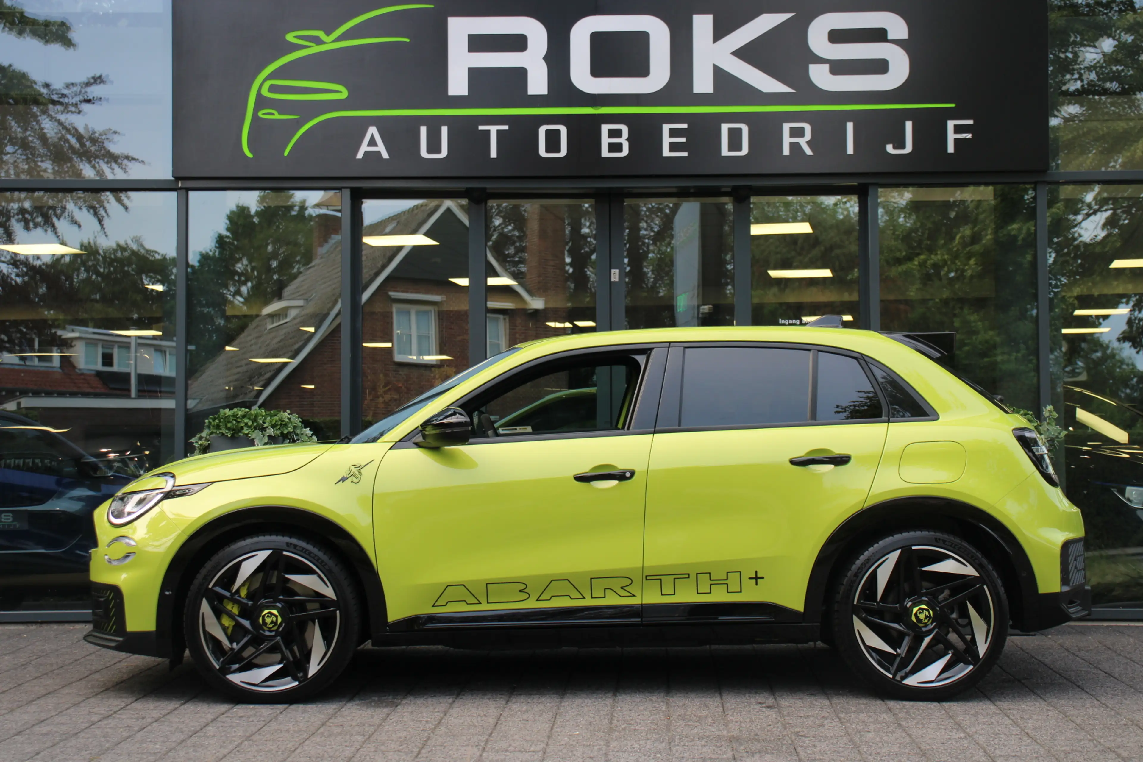 Fiat 600e Abarth Turismo 54 kWh Pack Scorpion Design/Tech/Ga — photo 5