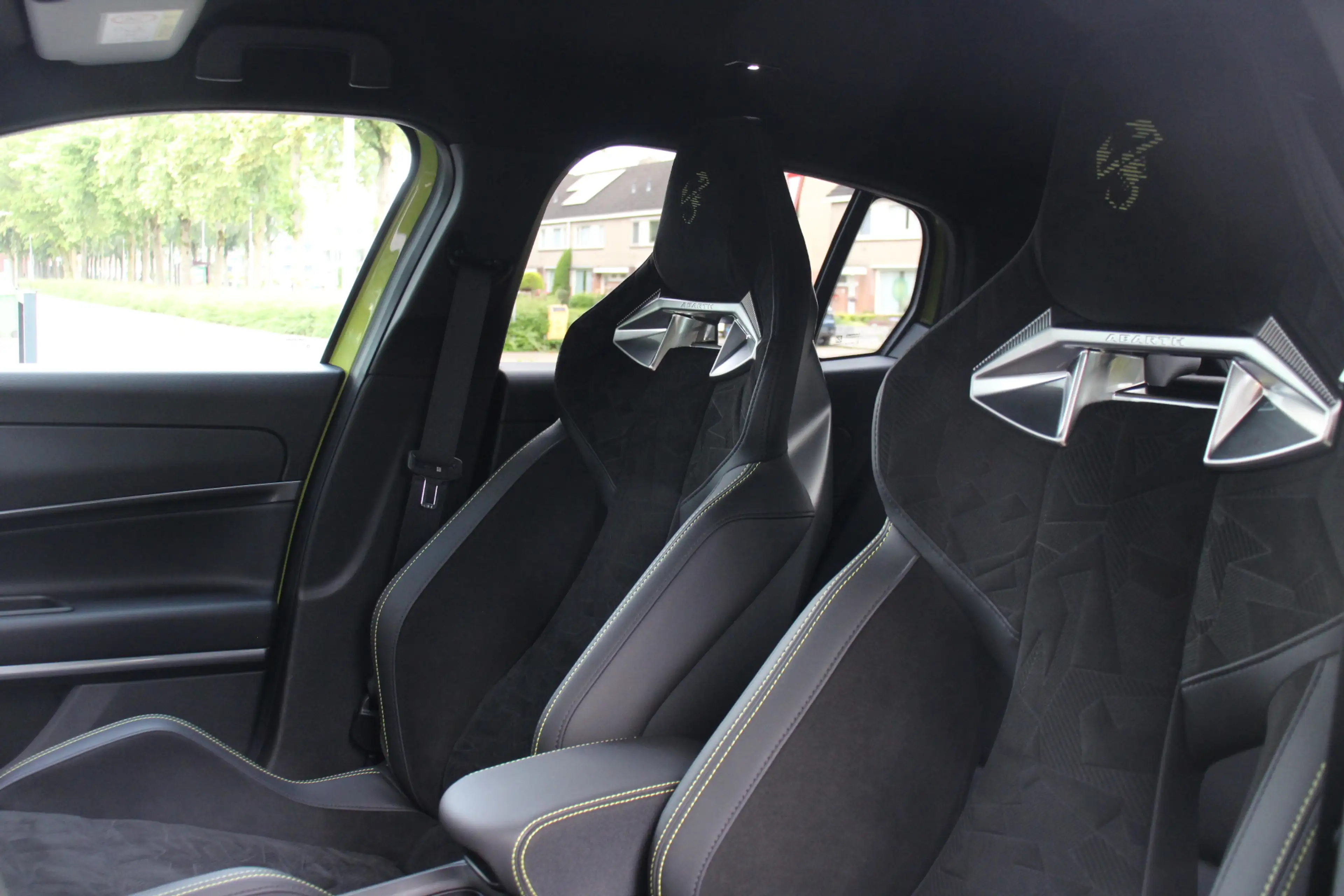 Fiat 600e Abarth Turismo 54 kWh Pack Scorpion Design/Tech/Ga — photo 10
