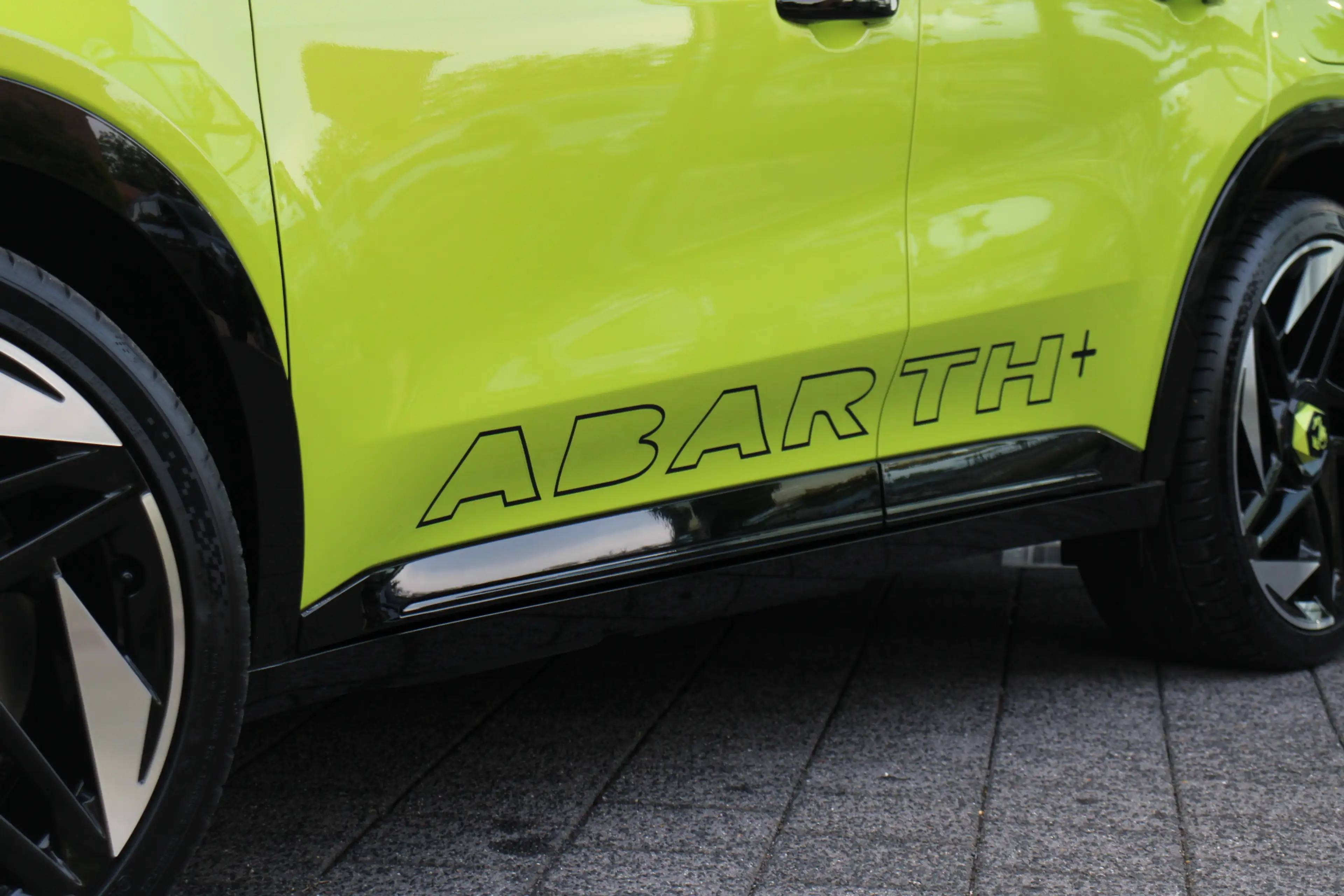 Fiat 600e Abarth Turismo 54 kWh Pack Scorpion Design/Tech/Ga — photo 9
