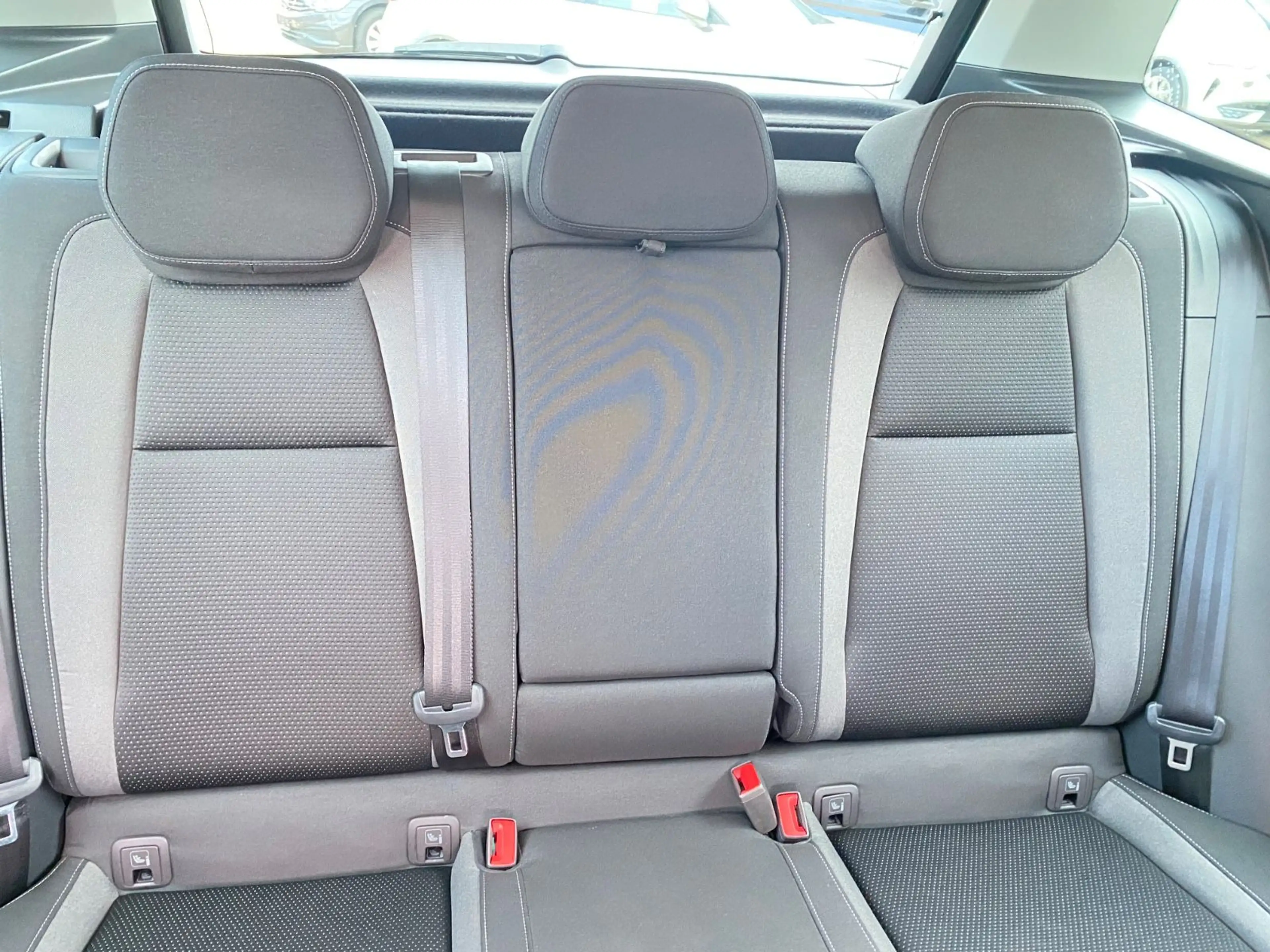 Skoda Karoq Tour,NAVI,LED,ACC,SHZ,AHK,PSD,RFK,DAB,PDC — photo 12