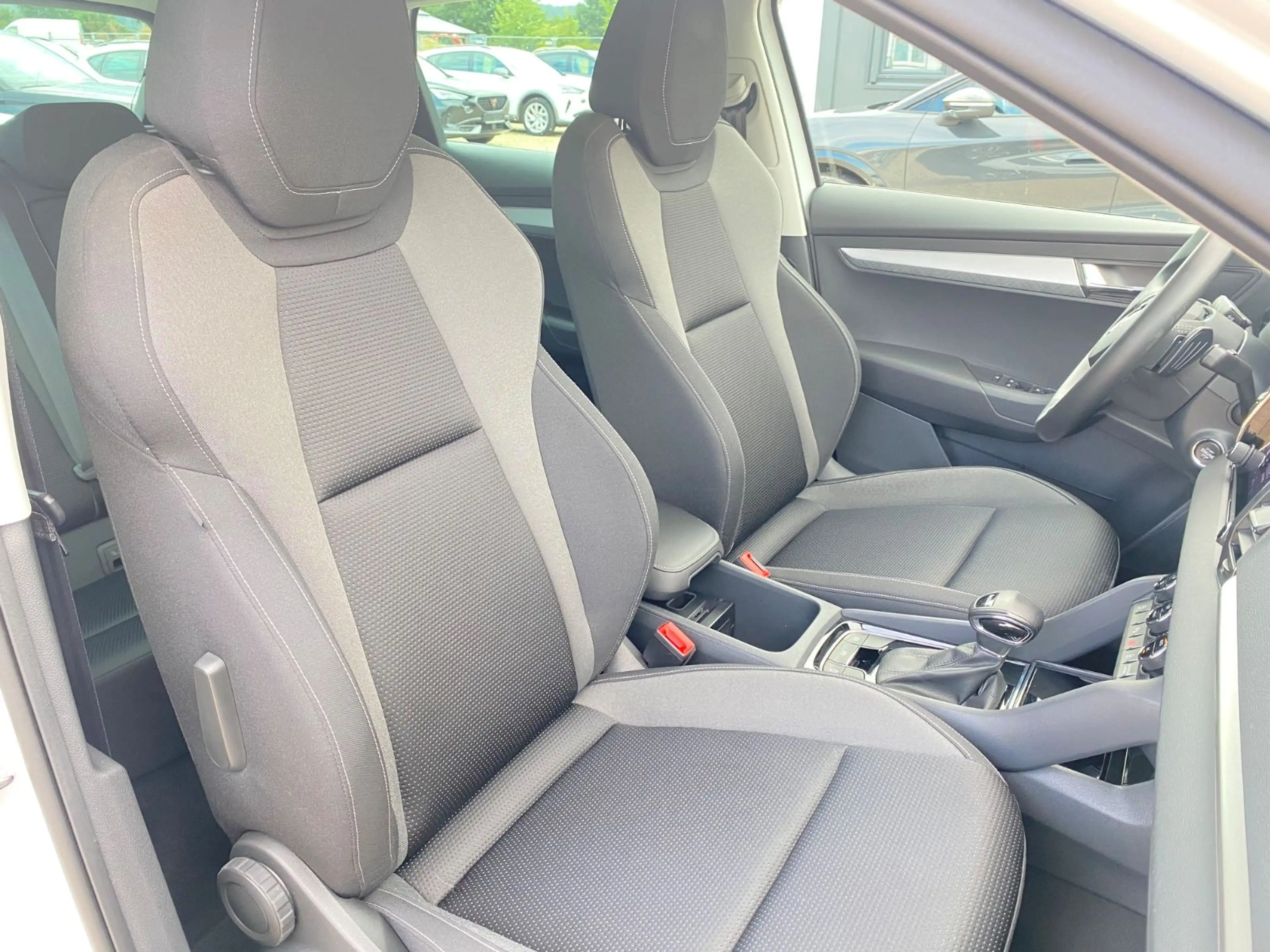 Skoda Karoq Tour,NAVI,LED,ACC,SHZ,AHK,PSD,RFK,DAB,PDC — photo 15