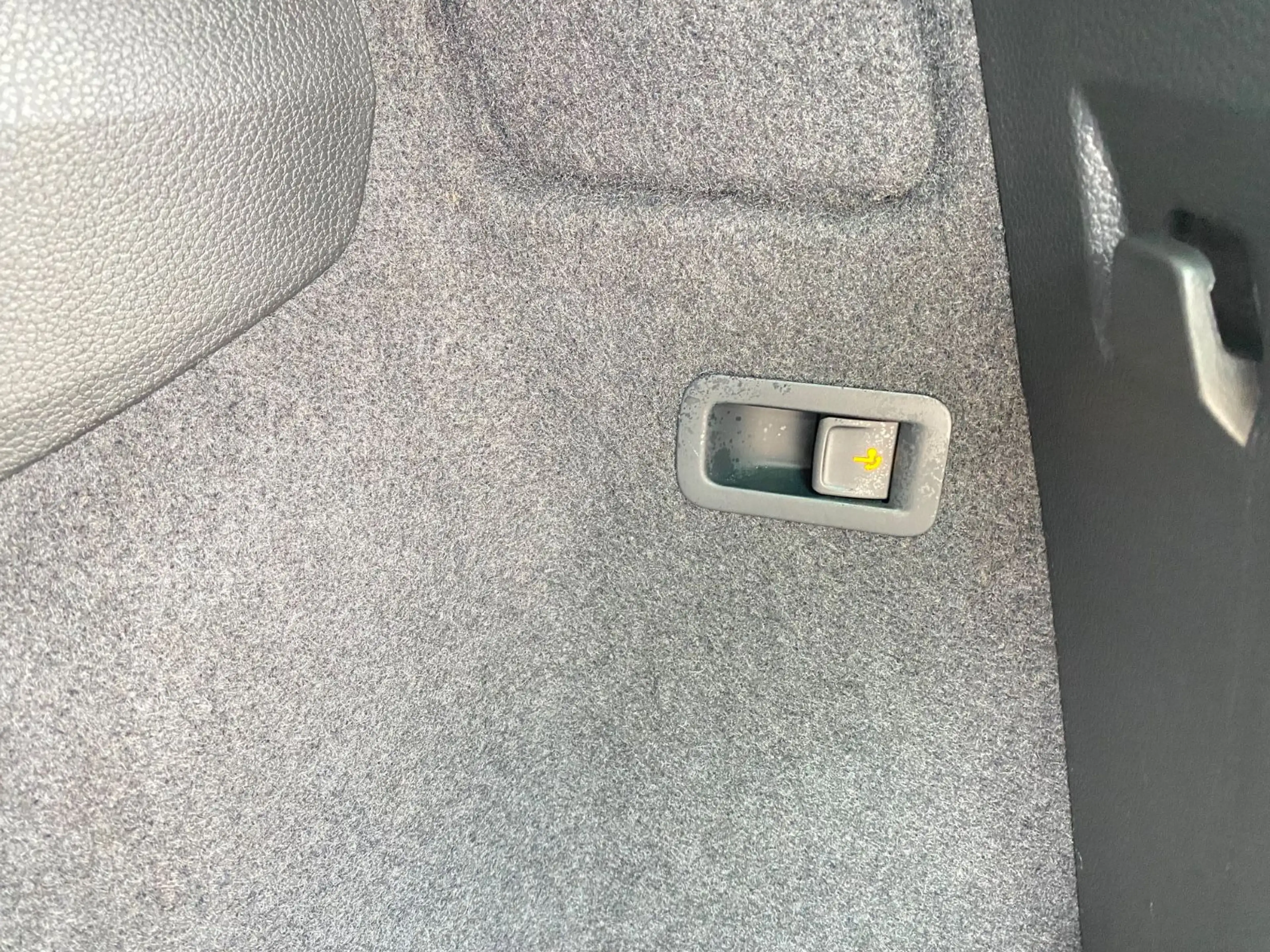 Skoda Karoq Tour,NAVI,LED,ACC,SHZ,AHK,PSD,RFK,DAB,PDC — photo 11