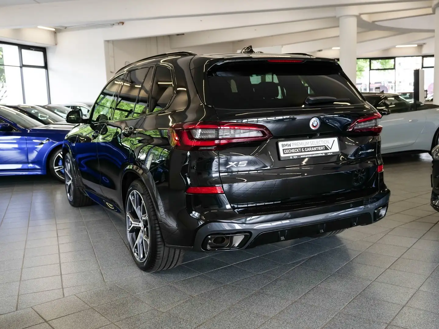 BMW X5 xDrive45e M-Sport Aut Nav HuD Laser h&k Pano Schwarz - 2