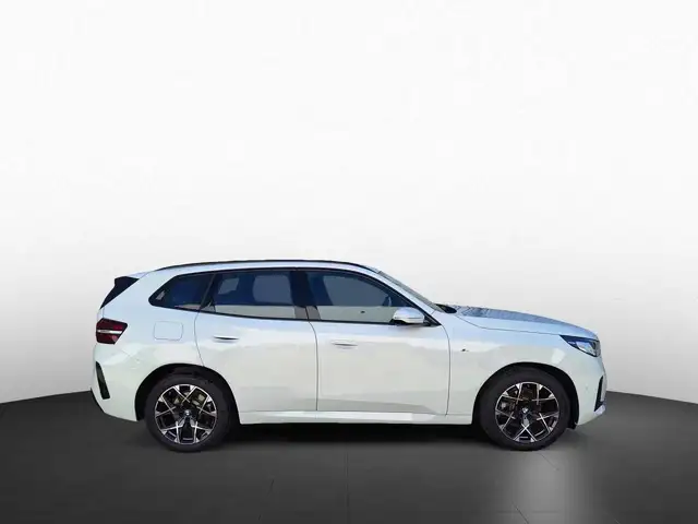 BMW X3 view 5