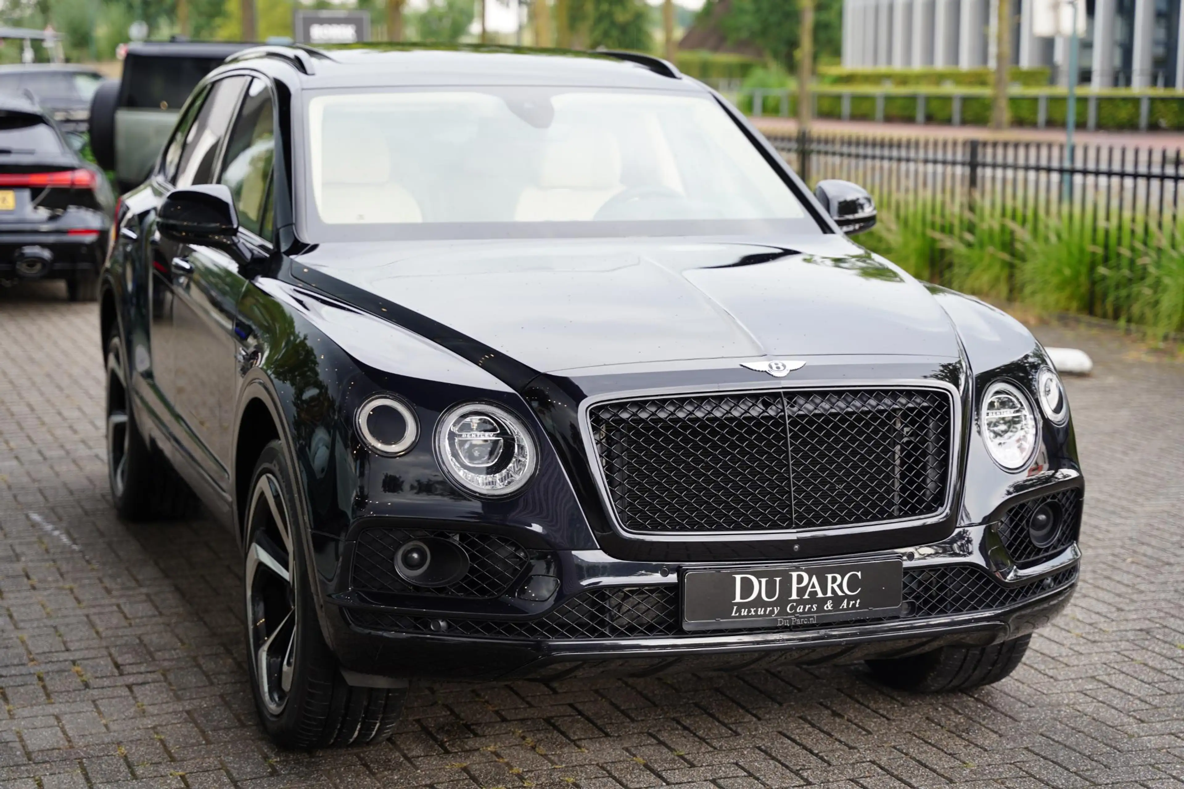 Bentley Bentayga 4.0 V8 / Beige Leder / NAIM — photo 30