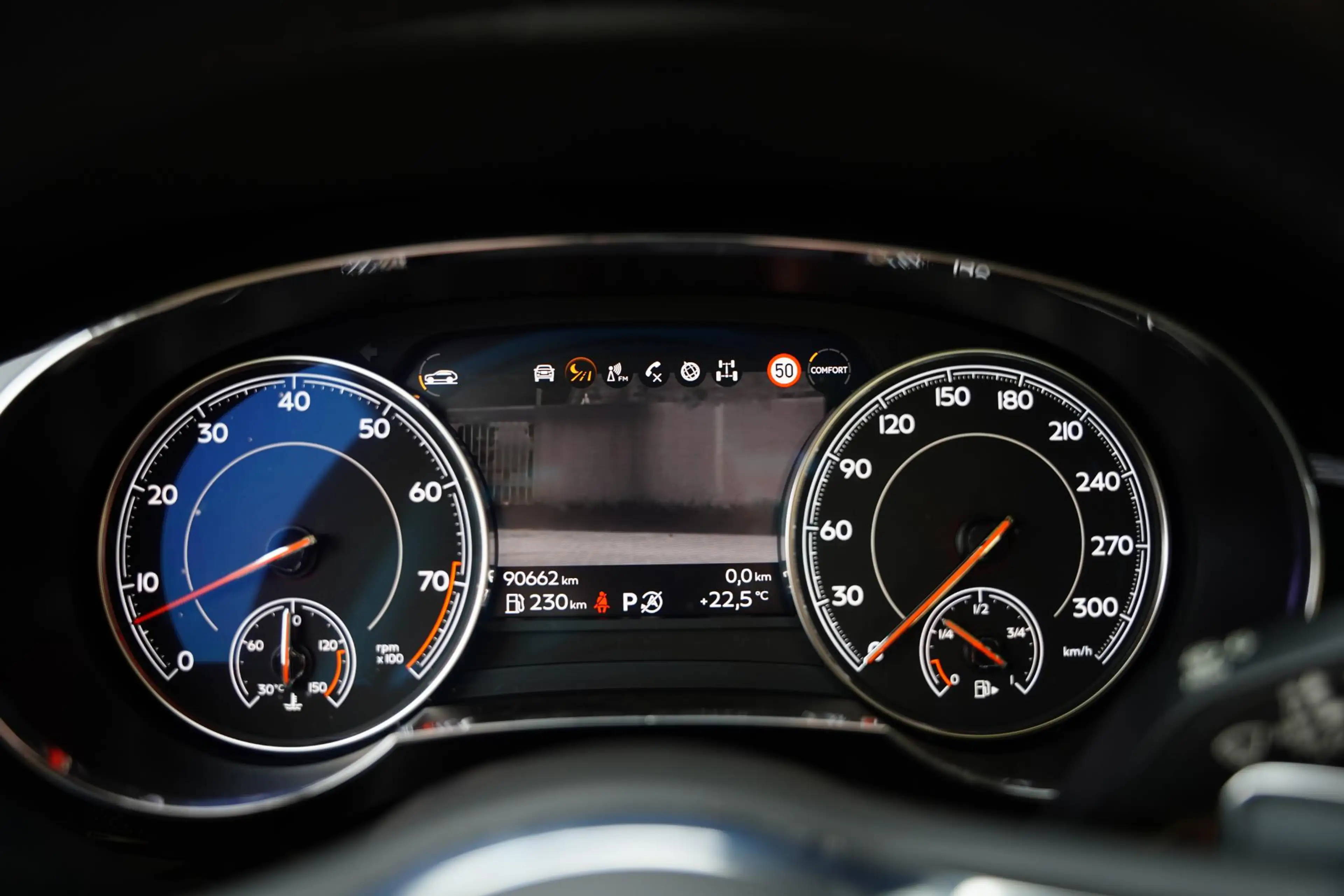 Bentley Bentayga 4.0 V8 / Beige Leder / NAIM — photo 23