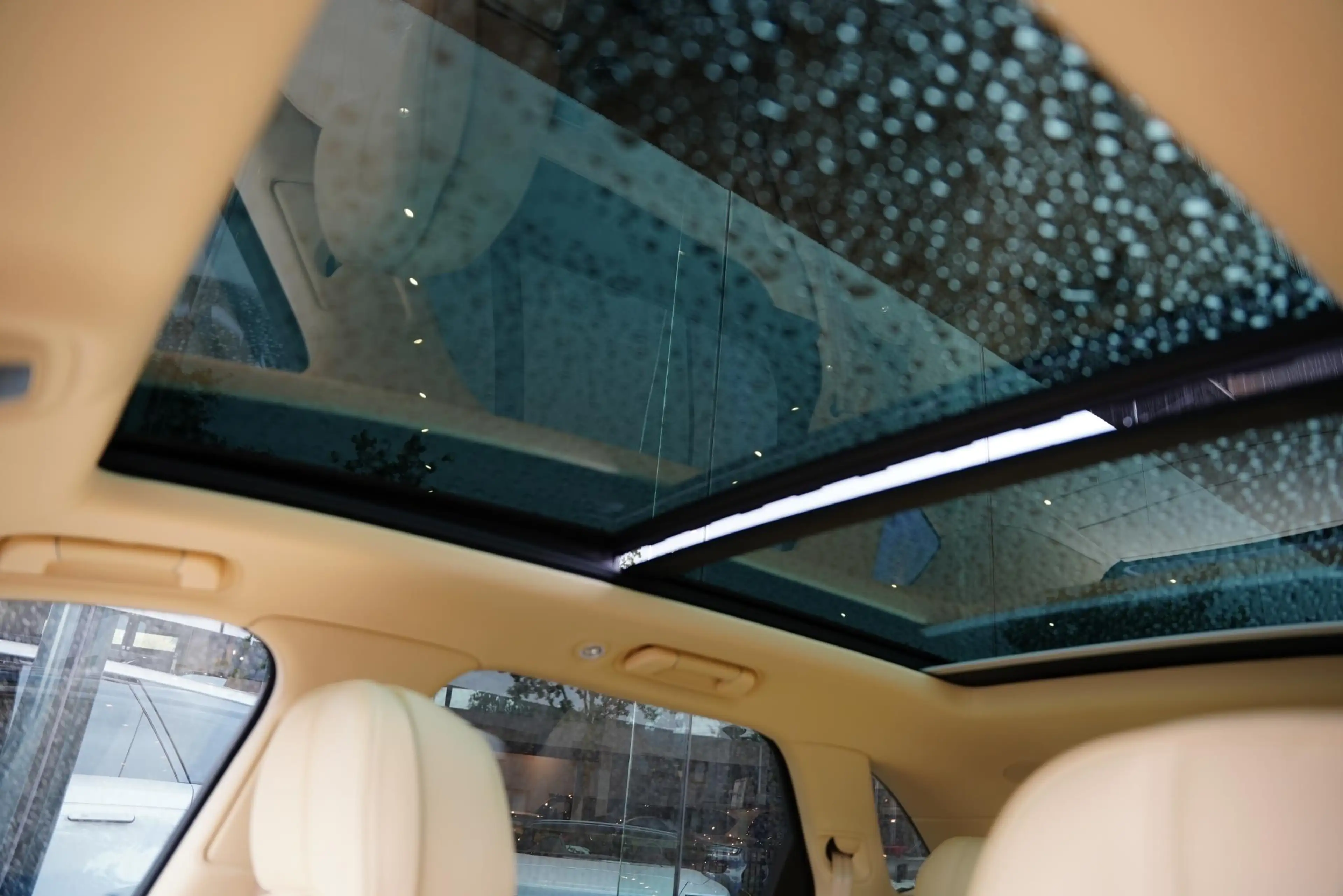Bentley Bentayga 4.0 V8 / Beige Leder / NAIM — photo 27