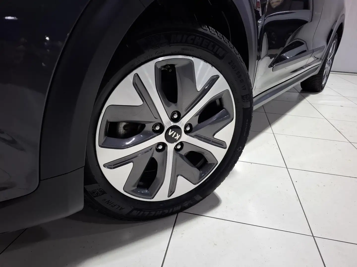 Kia e-Niro ExecutiveLine 64 kWh 3 fase, Apple Carplay/Android Gris - 2