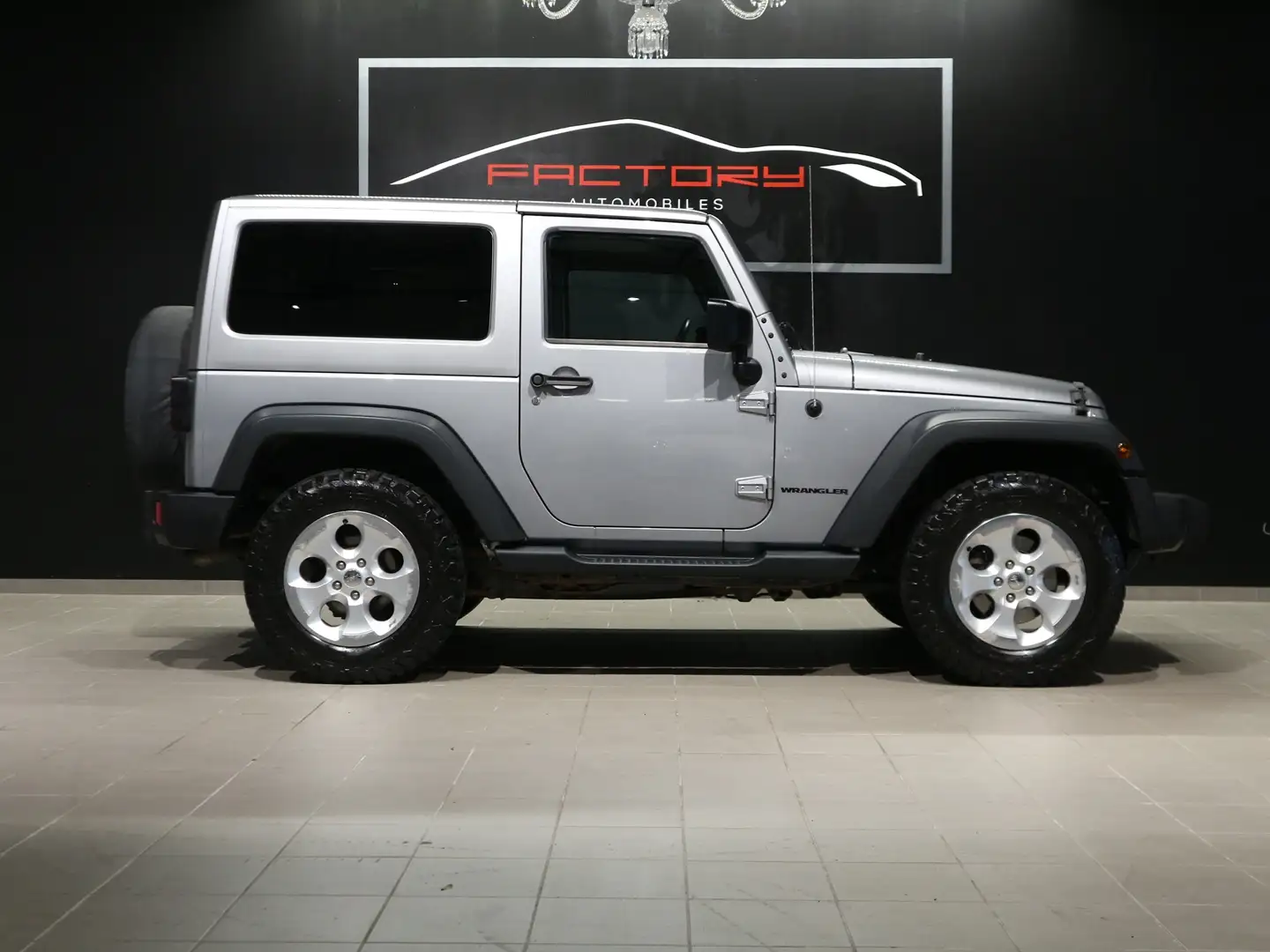 Jeep Wrangler 2.8 CRD 200 FAP SAHARA BVA Grijs - 2