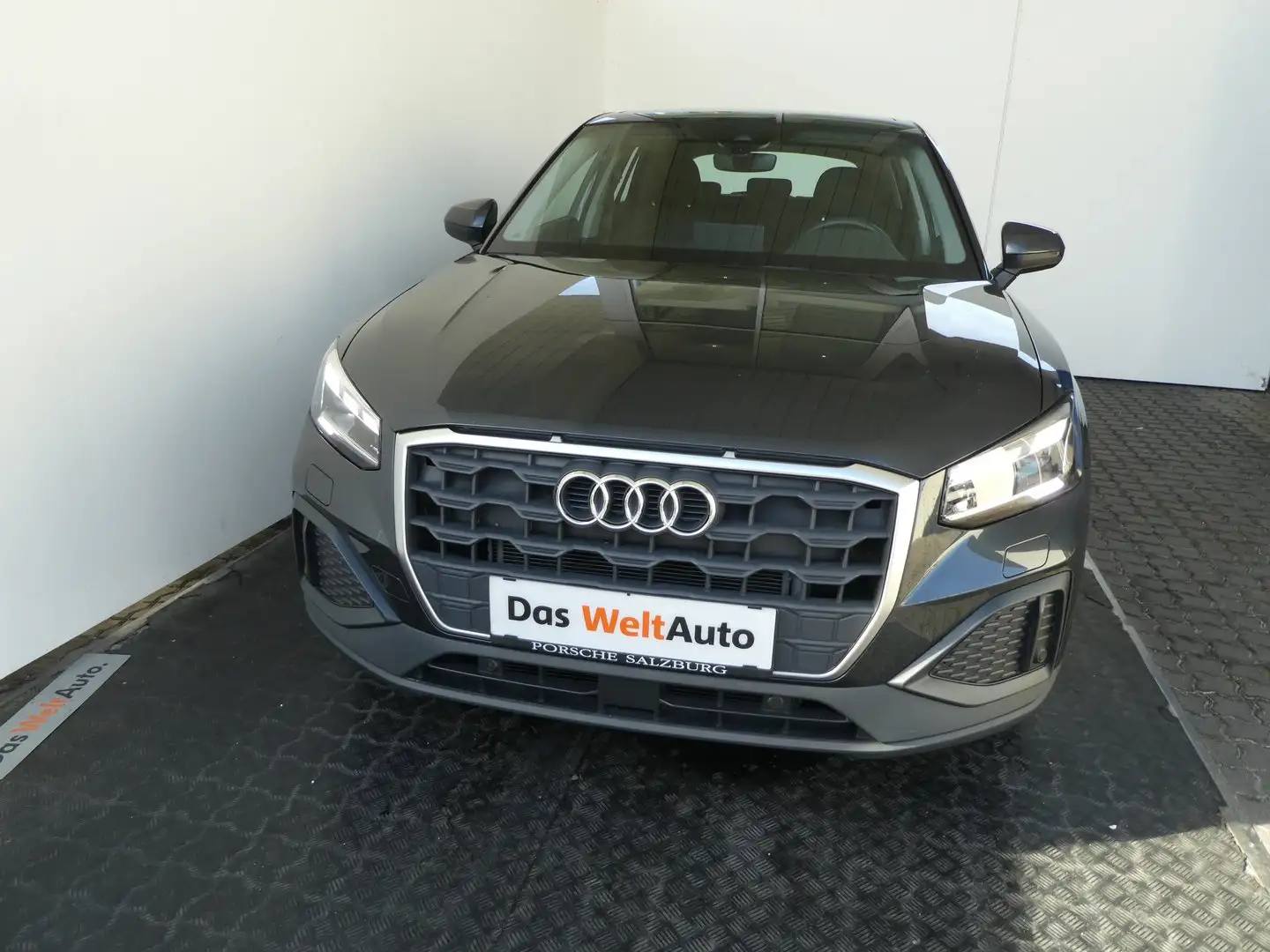Audi Q2 30 TDI intense Grau - 2