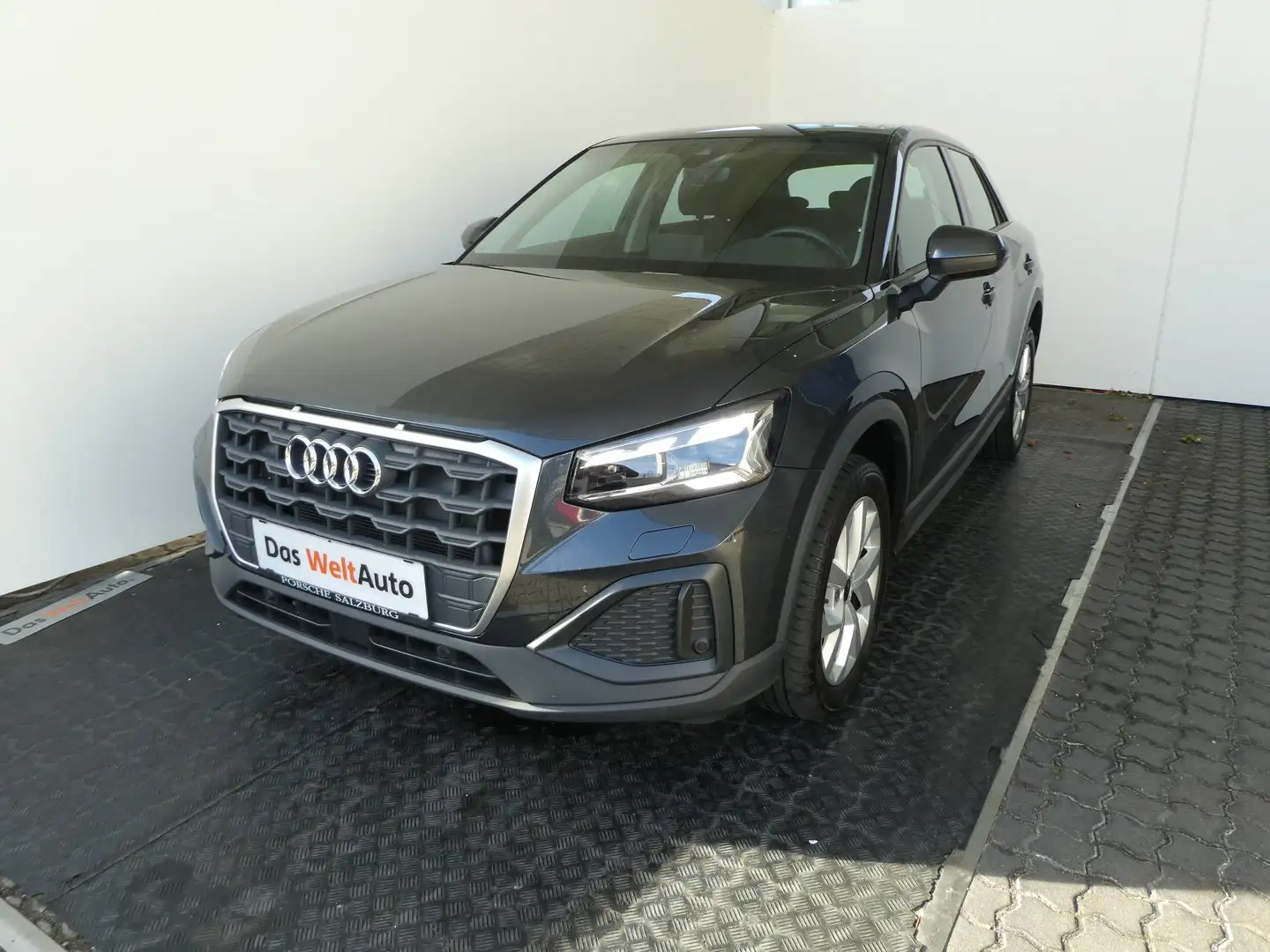 Audi Q2 30 TDI intense Grau - 1
