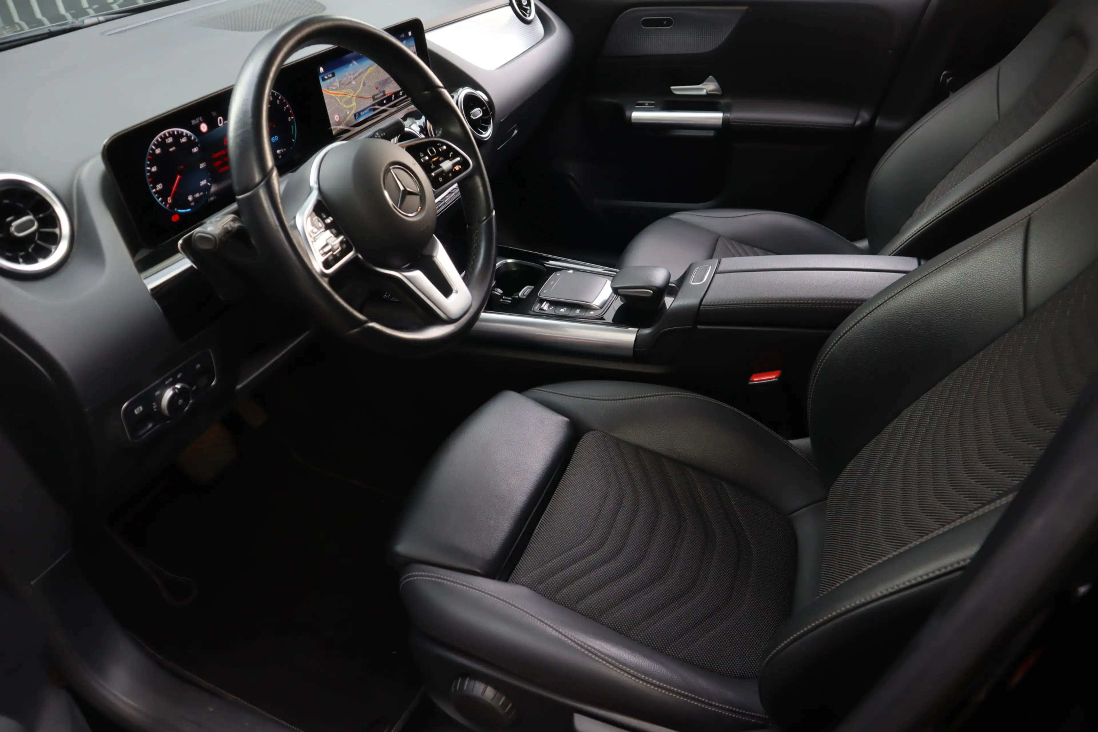 Mercedes-Benz GLA 250 e Progressive | Navi | Led | Camera | CarPlay — photo 16