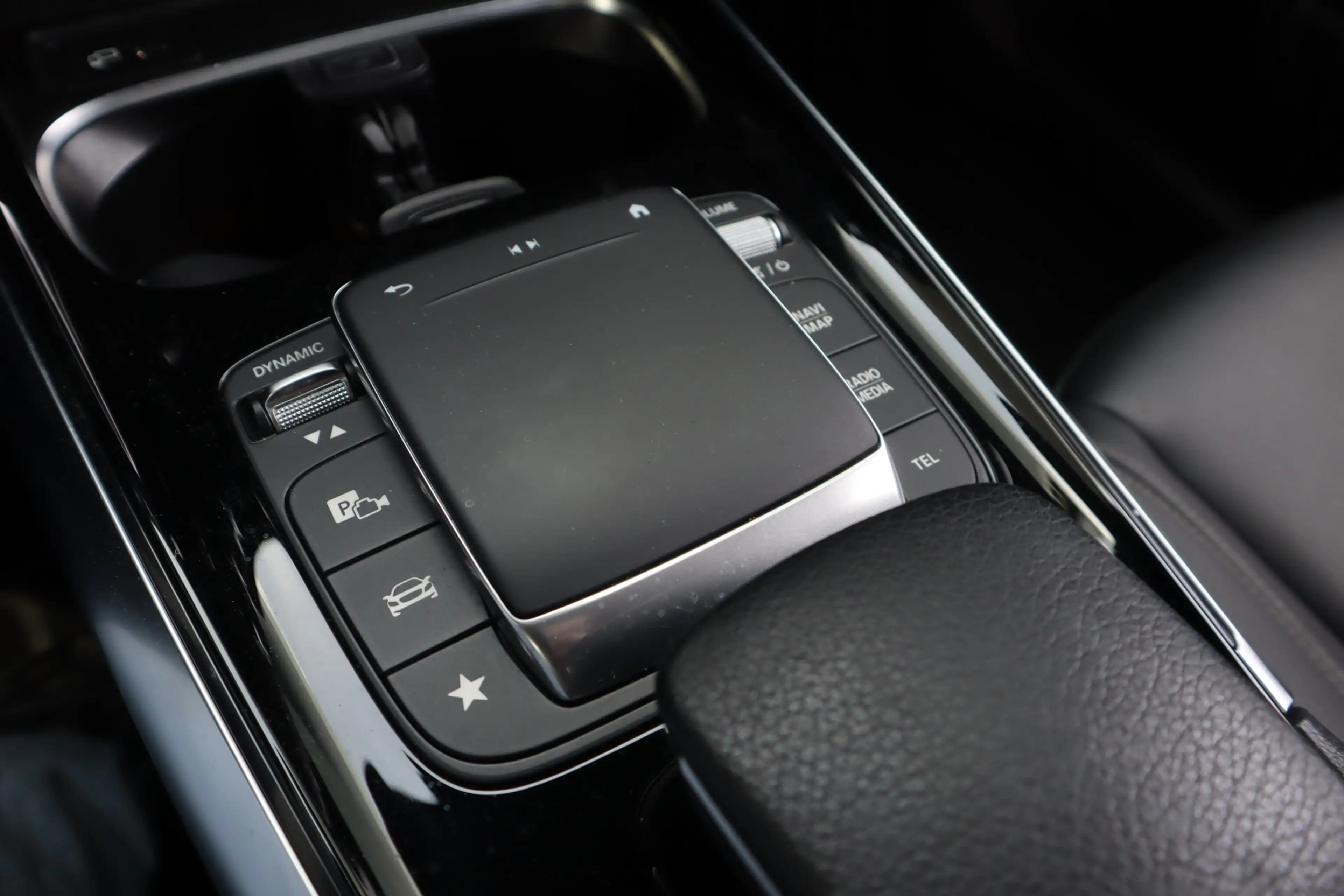 Mercedes-Benz GLA 250 e Progressive | Navi | Led | Camera | CarPlay — photo 29
