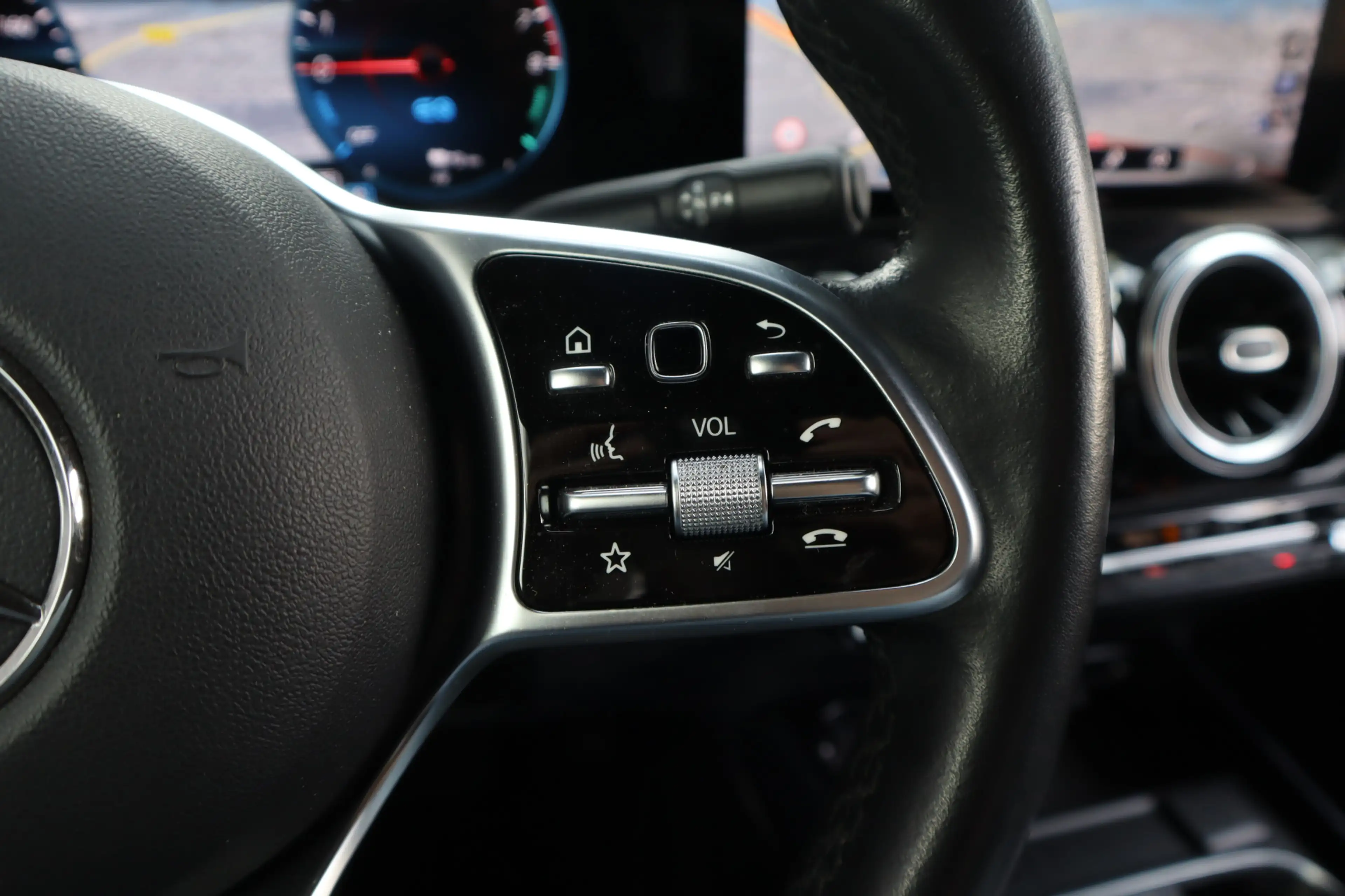 Mercedes-Benz GLA 250 e Progressive | Navi | Led | Camera | CarPlay — photo 14