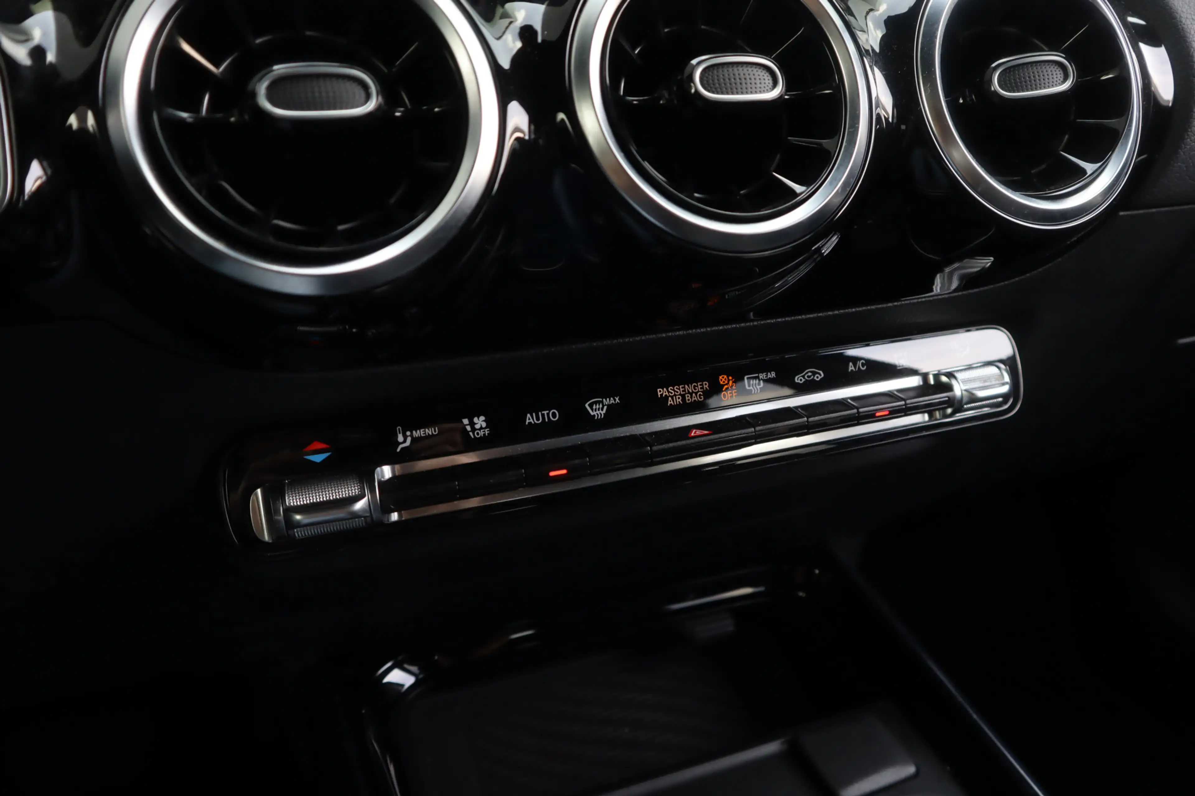 Mercedes-Benz GLA 250 e Progressive | Navi | Led | Camera | CarPlay — photo 30