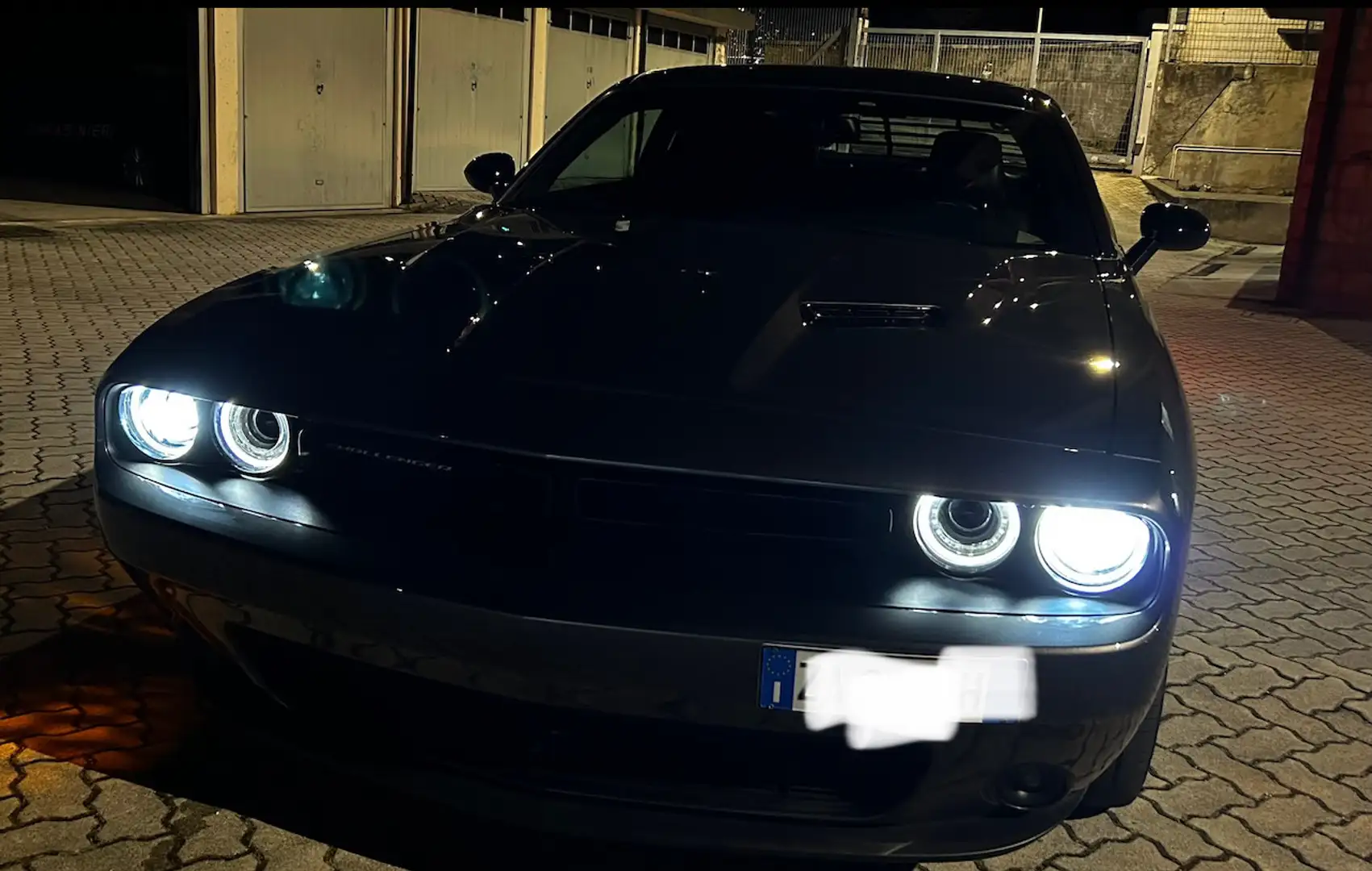 Dodge Challenger sxt - 1