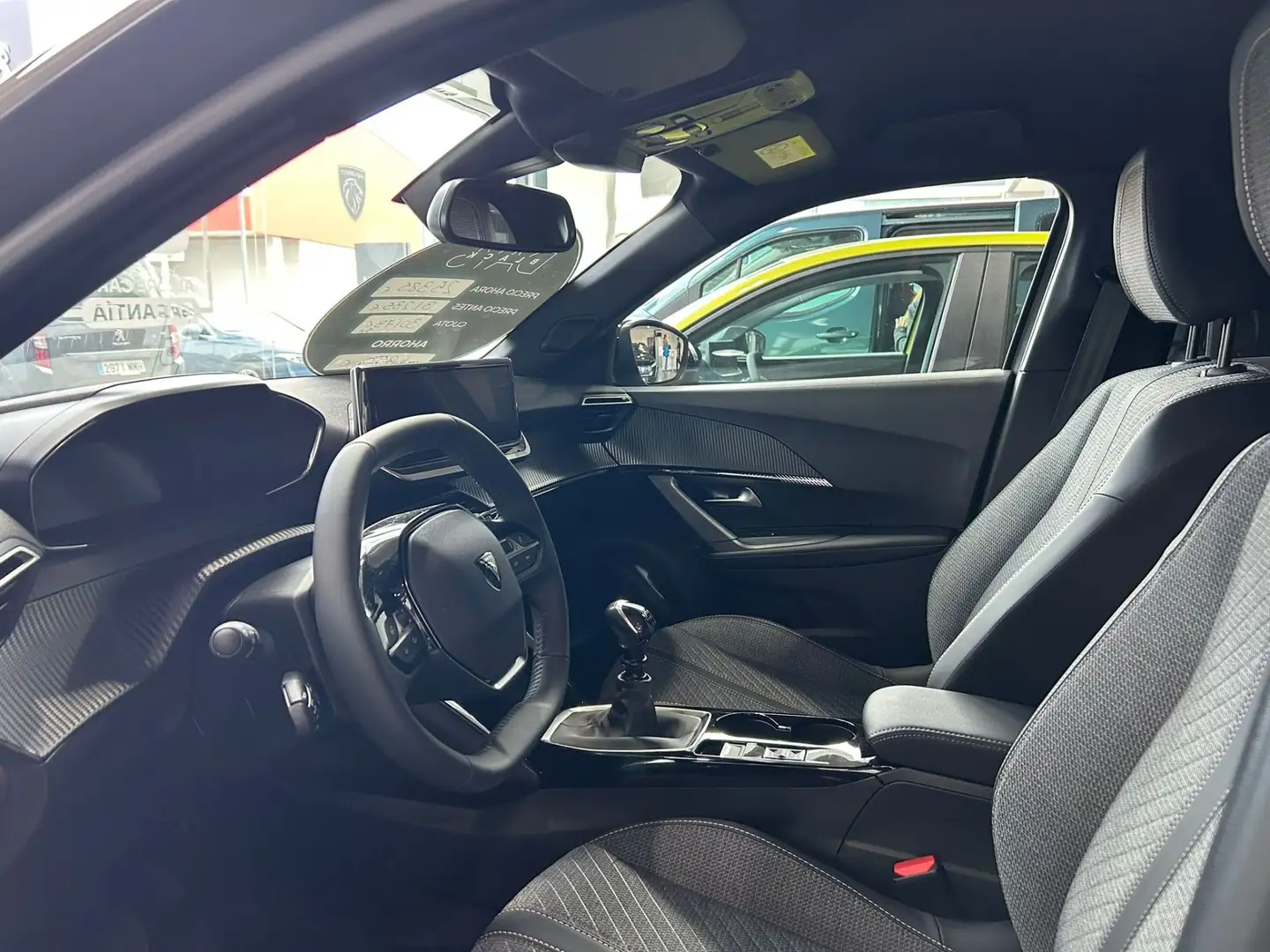 Peugeot 2008 1.2 PureTech S&S Allure 130 Gris - 2