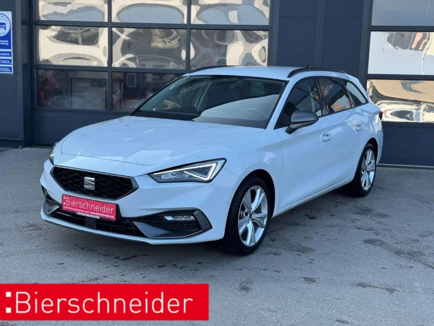 SEAT Leon Sportstourer 1.5 eTSI DSG FR LED NAVI ACC PARASS S Weiß - 1
