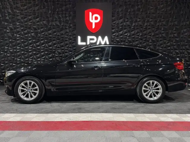BMW 3 Series view 4